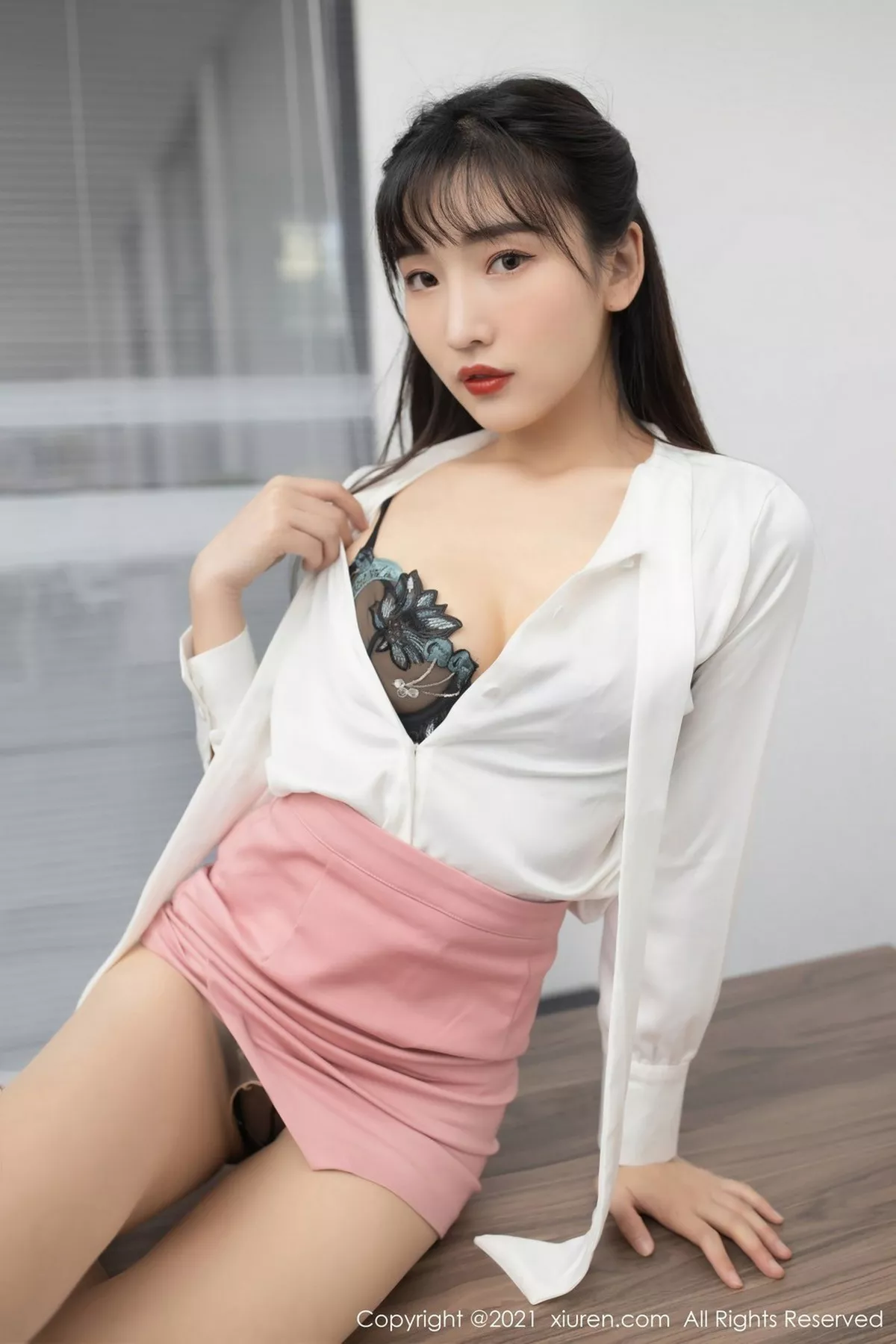 秀人集.com_[XiuRen秀人网]No.3030_嫩模陆萱萱三亚旅拍办公室主题开档肉丝裤袜秀翘臀诱惑写真63P