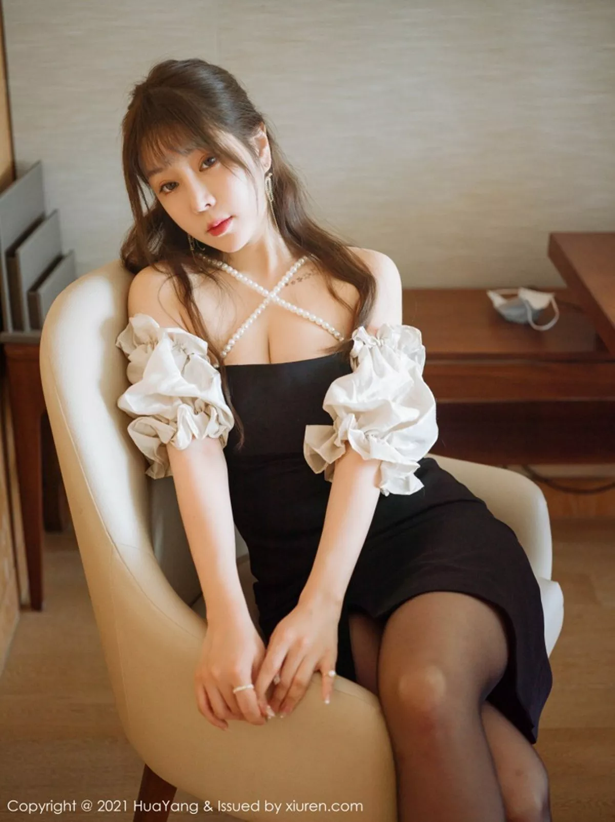 秀人集.com_[HuaYang花漾]Vol.368_女神王雨纯厦门旅拍剧情拍摄主题性感内衣配开档黑丝极致诱惑写真54P