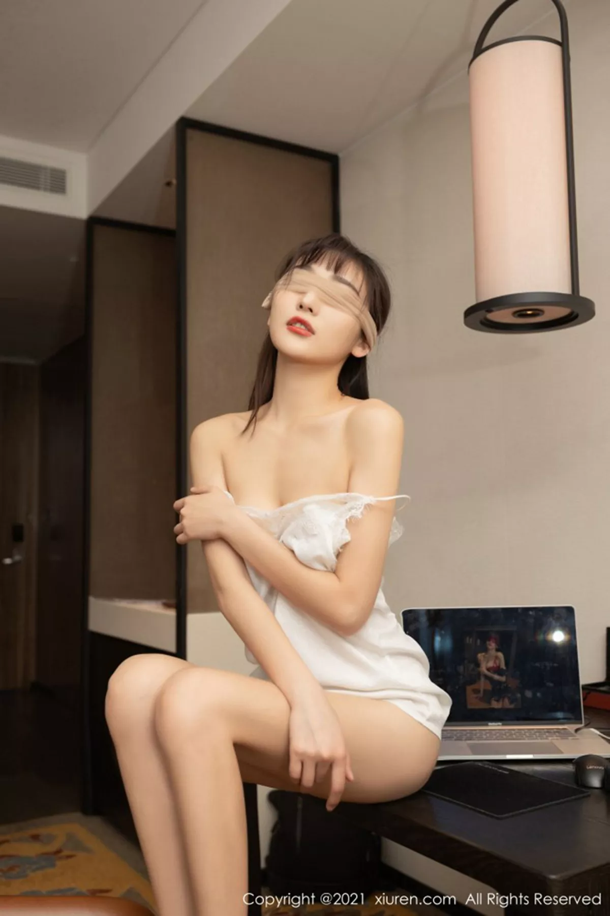 秀人集.com_[XiuRen秀人网]No.3146_嫩模陆萱萱秘书遭遇主题脱牛仔裤露无内肉丝裤袜撩人诱惑写真70P