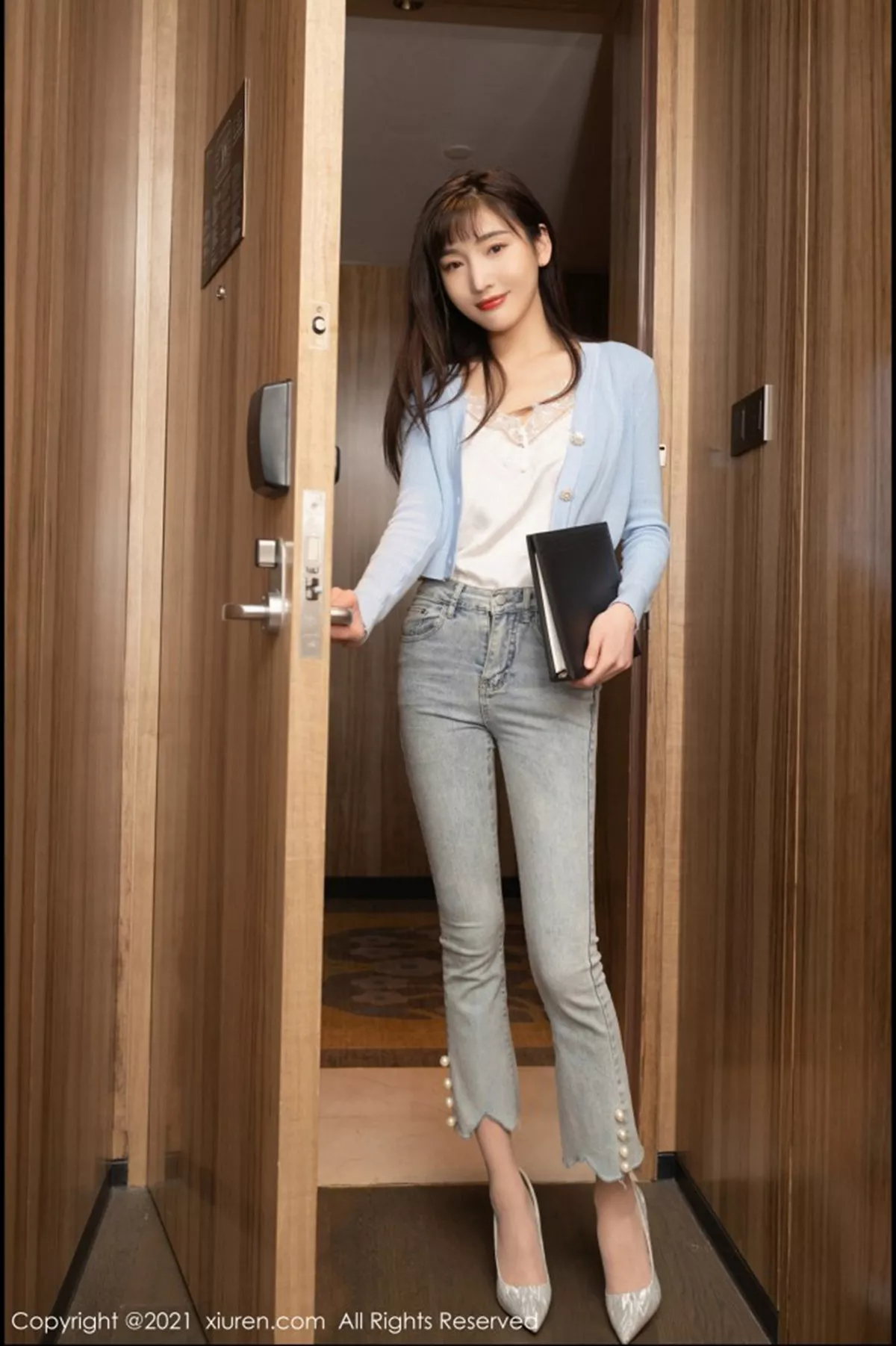 秀人集.com_[XiuRen秀人网]No.3146_嫩模陆萱萱秘书遭遇主题脱牛仔裤露无内肉丝裤袜撩人诱惑写真70P