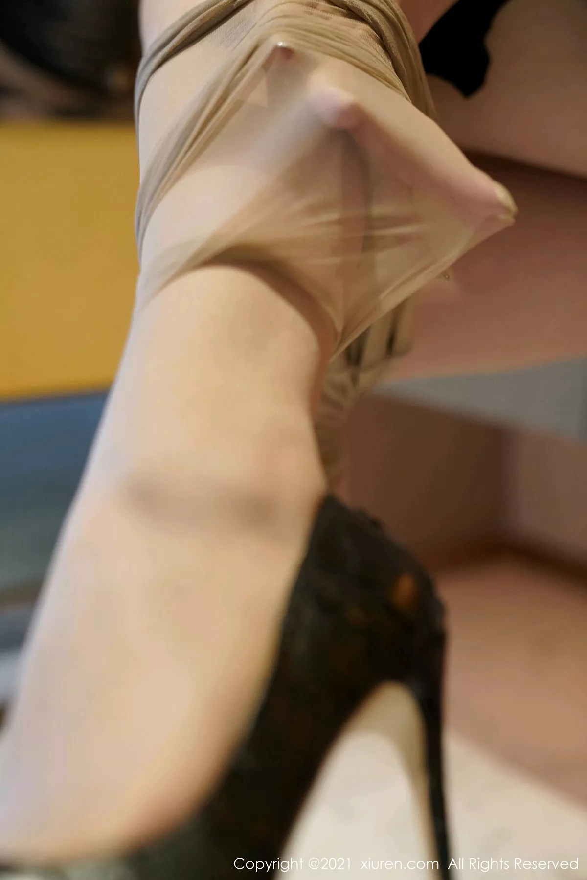 秀人集.com_[XiuRen秀人网]No.3147_女神凯竹黑色轻薄鳞片服饰配黑丝裤袜秀丰腴有致身材诱惑写真75P