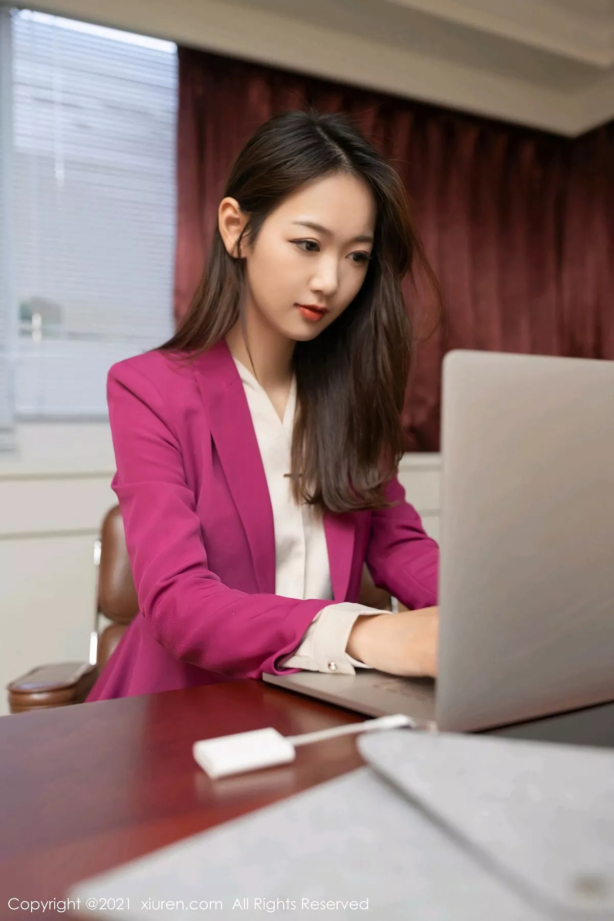 秀人集.com_[XiuRen秀人网]No.3156_嫩模唐安琪红色秘书制服主题半脱露性感内衣秀苗条身材诱惑写真80P