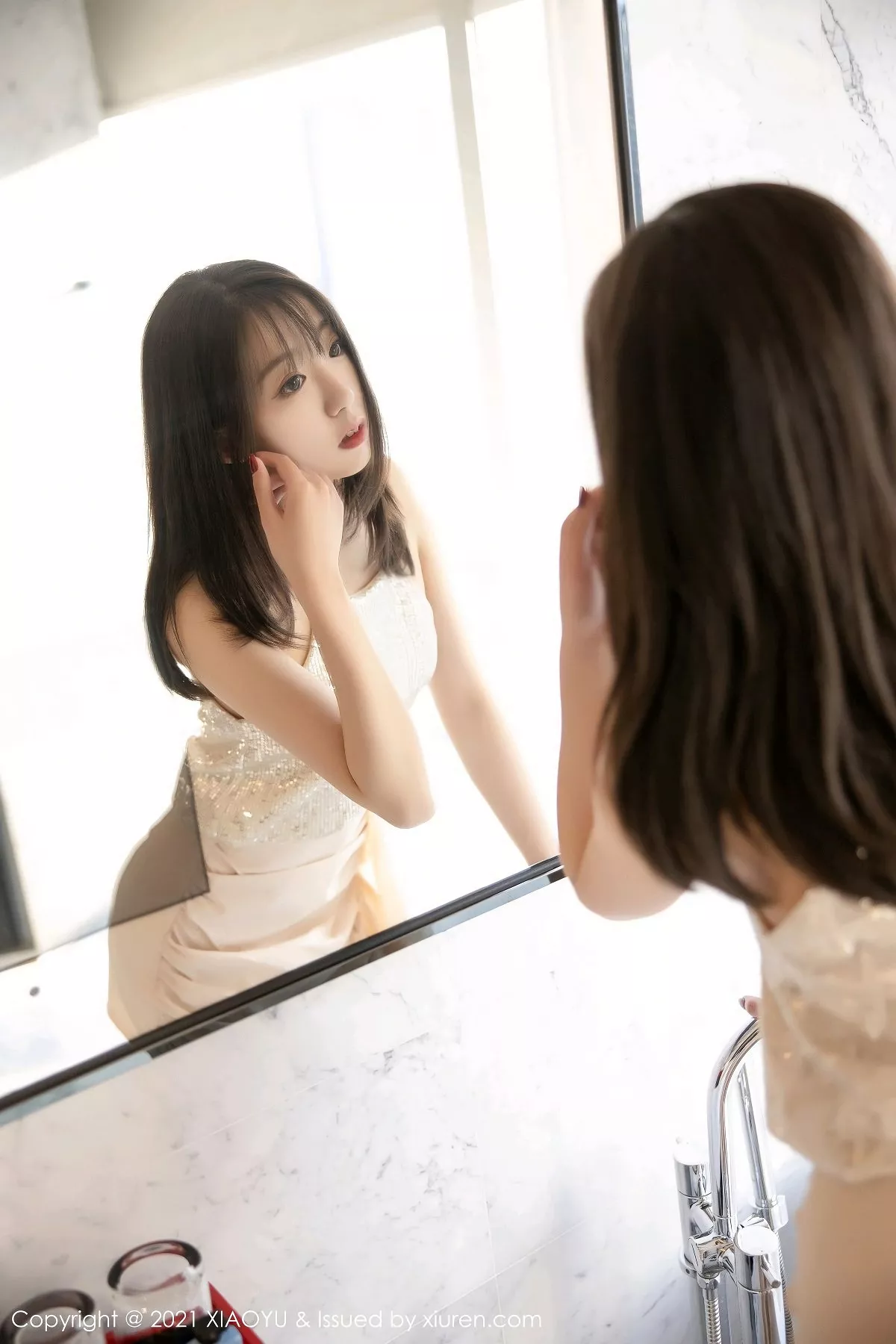 秀人集.com_[XiaoYu画语界]Vol.479_嫩模蜜桃酱华丽都市OL主题半脱露开档肉丝裤袜秀翘臀诱惑写真80P