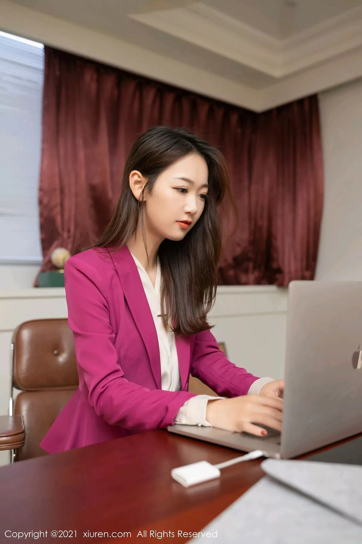 秀人集.com_[XiuRen秀人网]No.3156_嫩模唐安琪红色秘书制服主题半脱露性感内衣秀苗条身材诱惑写真80P