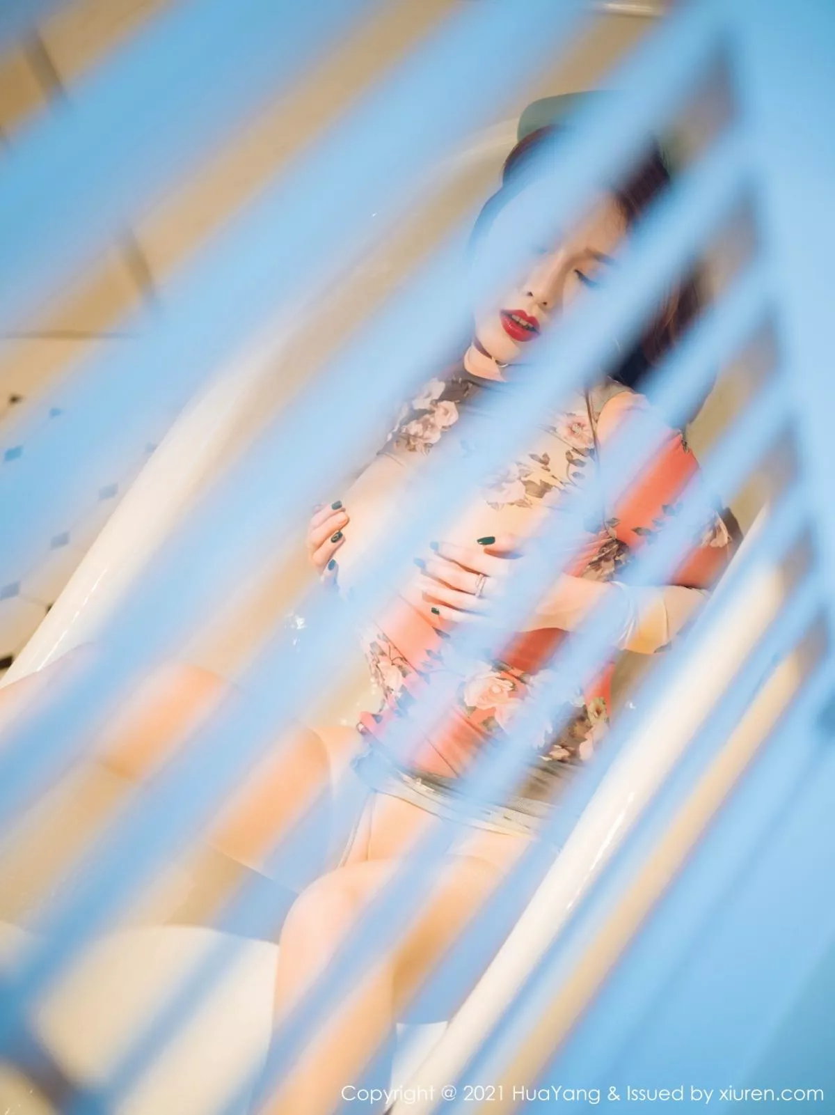 秀人集.com_[HuaYang花漾]Vol.370_女神Egg-尤妮丝厦门旅拍薄透服饰配开档肉丝秀豪乳翘臀诱惑写真51P