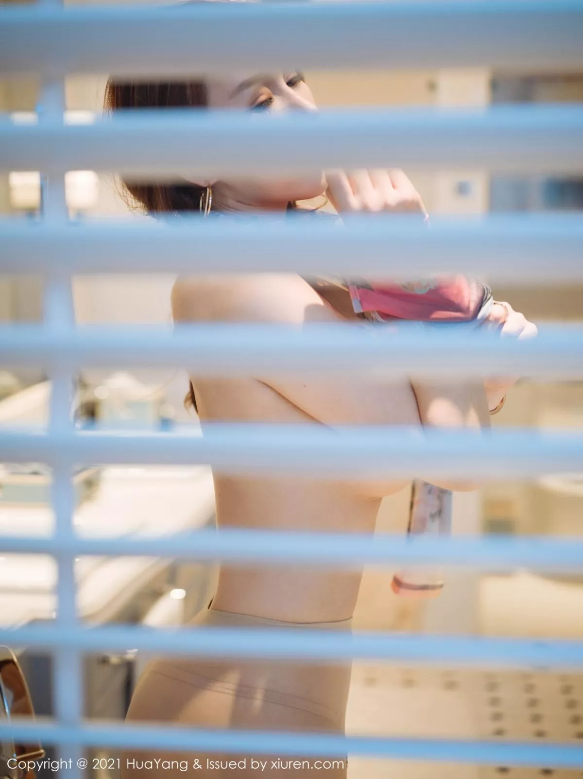 秀人集.com_[HuaYang花漾]Vol.370_女神Egg-尤妮丝厦门旅拍薄透服饰配开档肉丝秀豪乳翘臀诱惑写真51P
