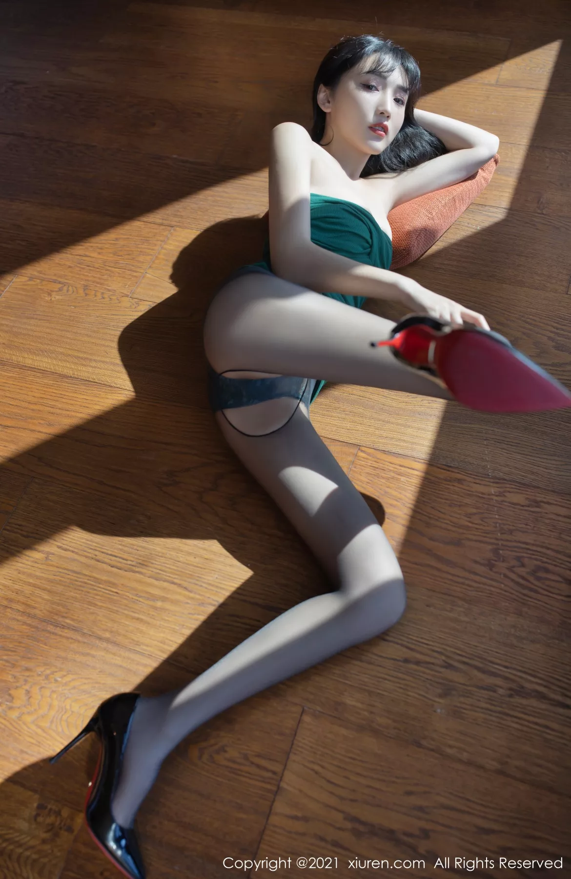 秀人集.com_[XiuRen秀人网]No.3167_嫩模陆萱萱私房半脱露性感内衣超薄黑丝裤袜秀翘臀撩人诱惑写真72P