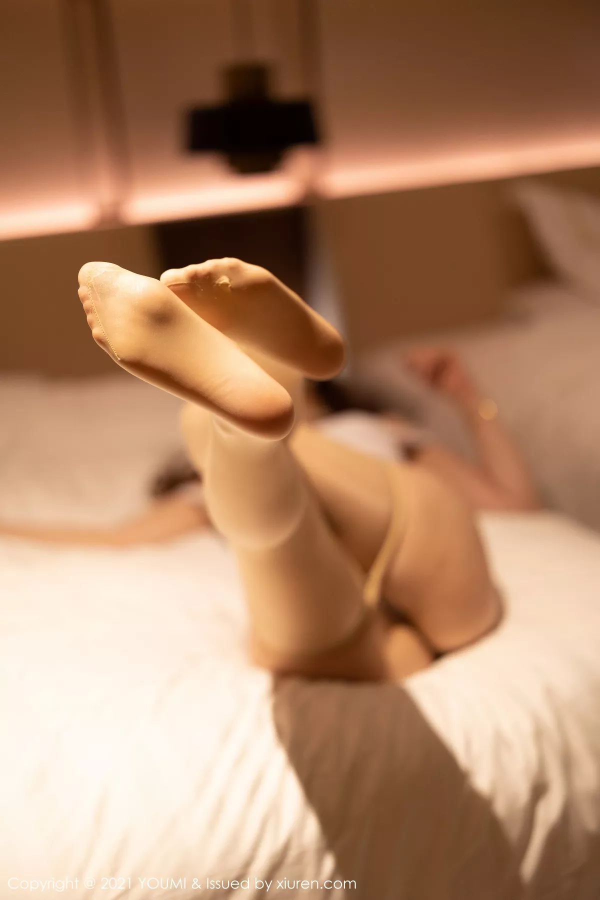 秀人集.com_[YouMi尤蜜荟]Vol.609_女神尤妮丝Egg厦门旅拍白色吊裙配开档肉丝半脱露豪乳诱惑写真52P