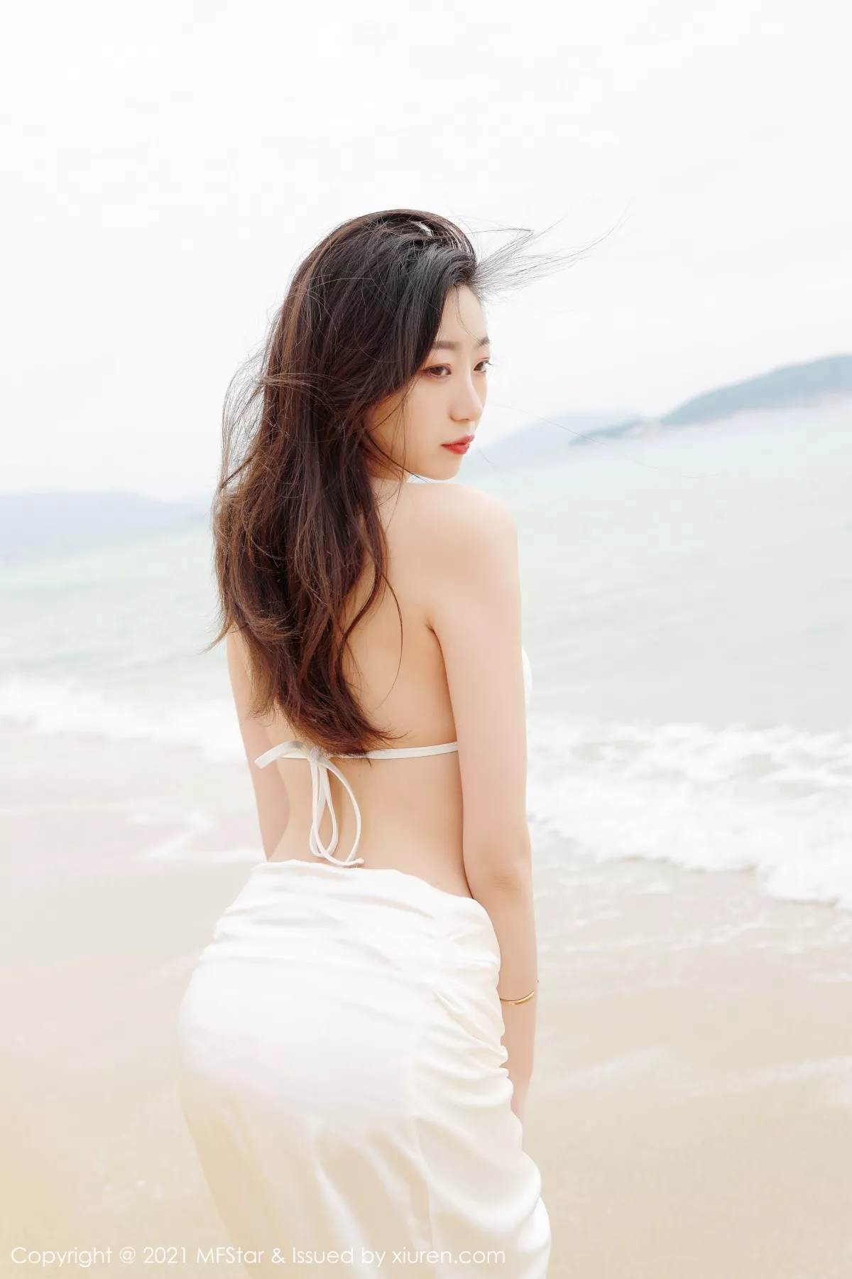 秀人集.com_[MFStar模范学院]Vol.464_嫩模安琪Yee三亚旅拍海边沙滩白色比基尼秀完美身材诱惑写真51P