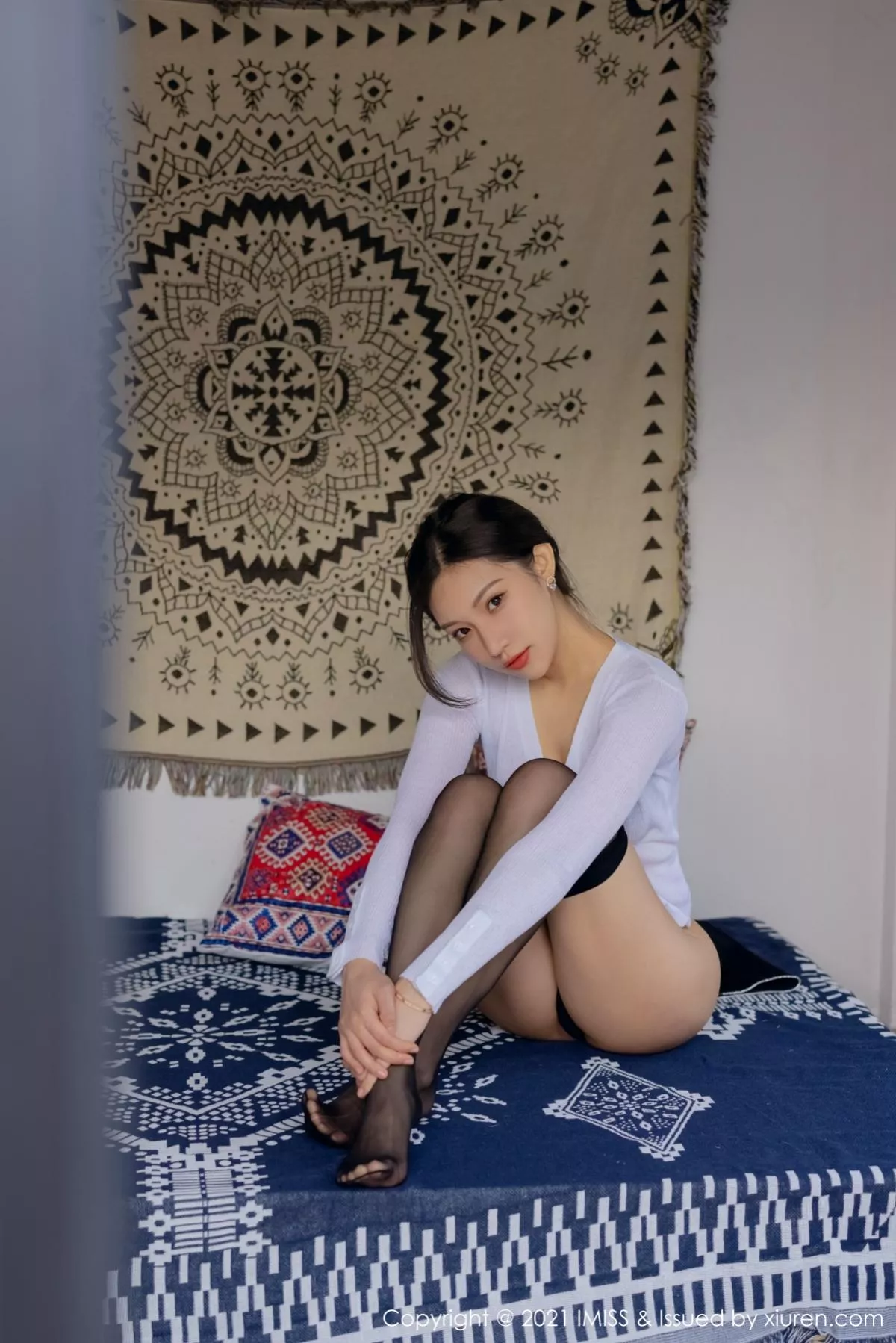 秀人集.com_[IMISS爱蜜社]Vol.562_女神小狐狸Kathryn白衬衣配超薄黑丝裤袜秀翘臀美腿诱惑写真58P