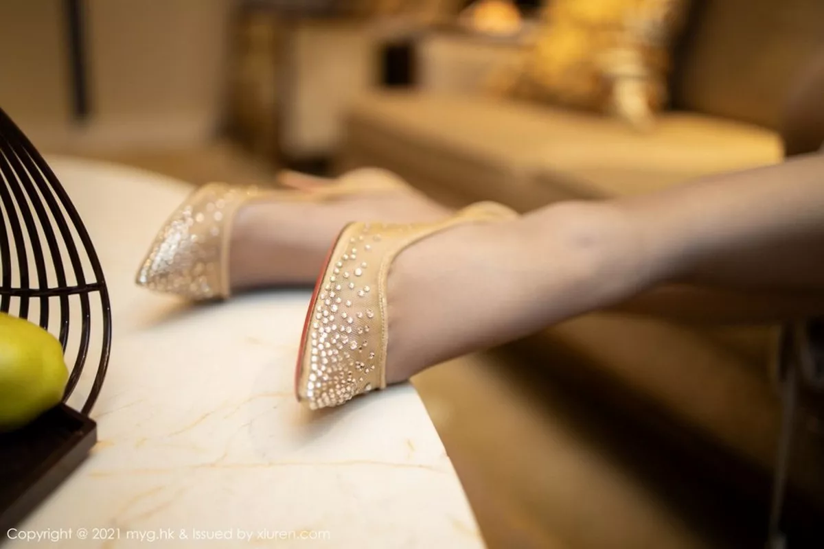 秀人集.com_[MyGirl美媛馆]Vol.488_女神Carina梦绮华丽典雅吊裙配开档肉丝裤袜秀翘臀诱惑写真60P