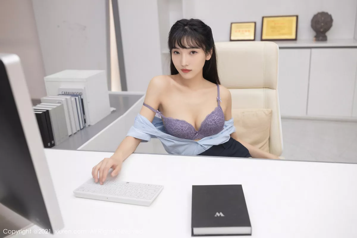 秀人集.com_[XiuRen秀人网]No.3215_嫩模陆萱萱客服主管主题超薄肉丝裤袜露蕾丝内裤秀翘臀诱惑写真76P