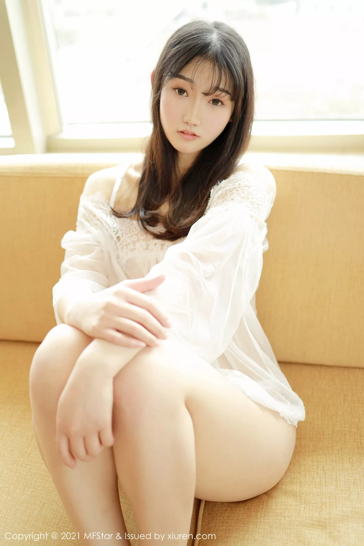 秀人集.com_[MFStar模范学院]Vol.470_嫩模母崽崽私房沙发上白色轻薄通透服饰秀白嫩翘臀诱惑写真38P