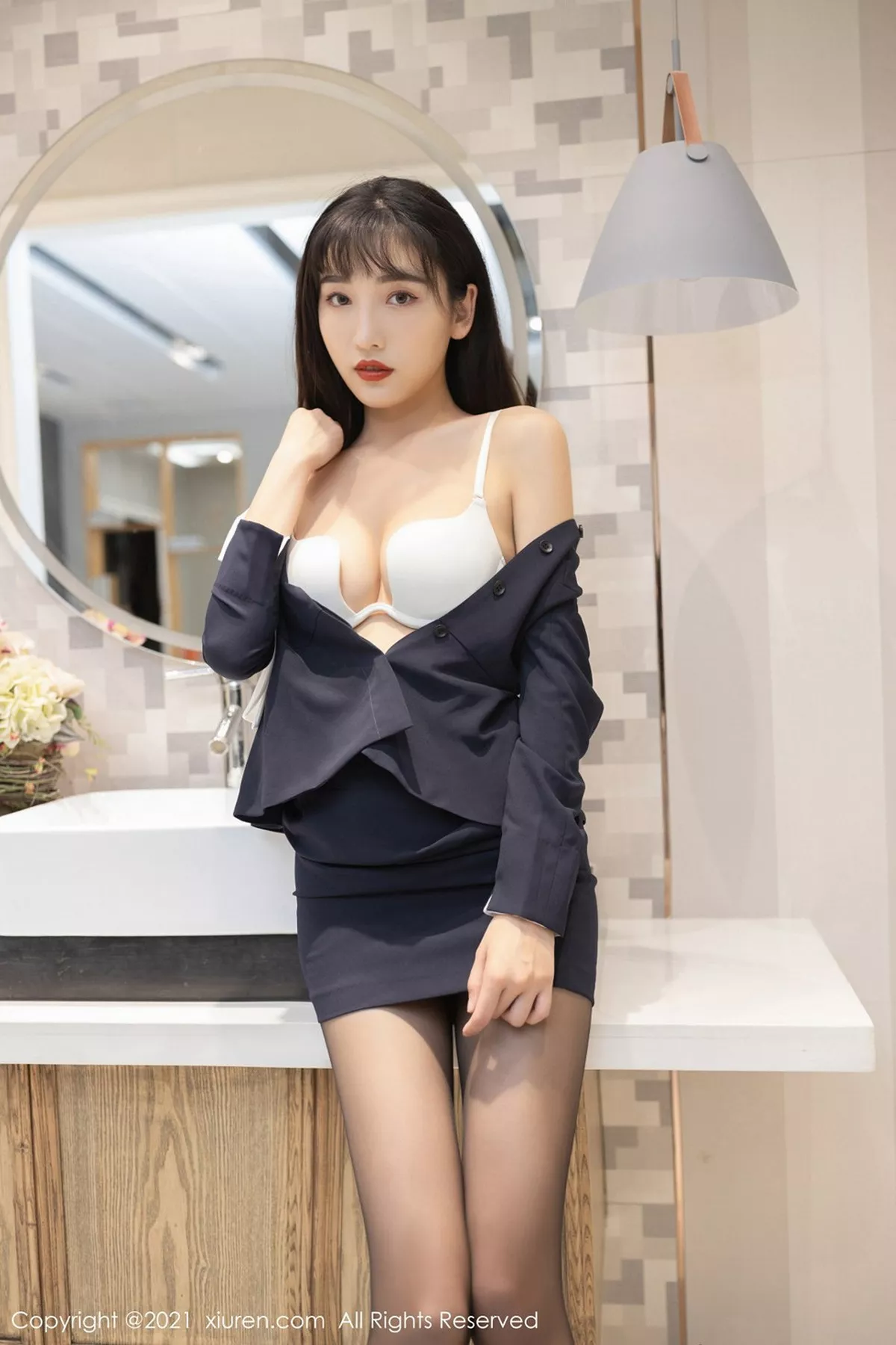 秀人集.com_[XiuRen秀人网]No.3105_嫩模陆萱萱三亚旅拍家具导购员主题床上性感白色内衣诱惑写真82P