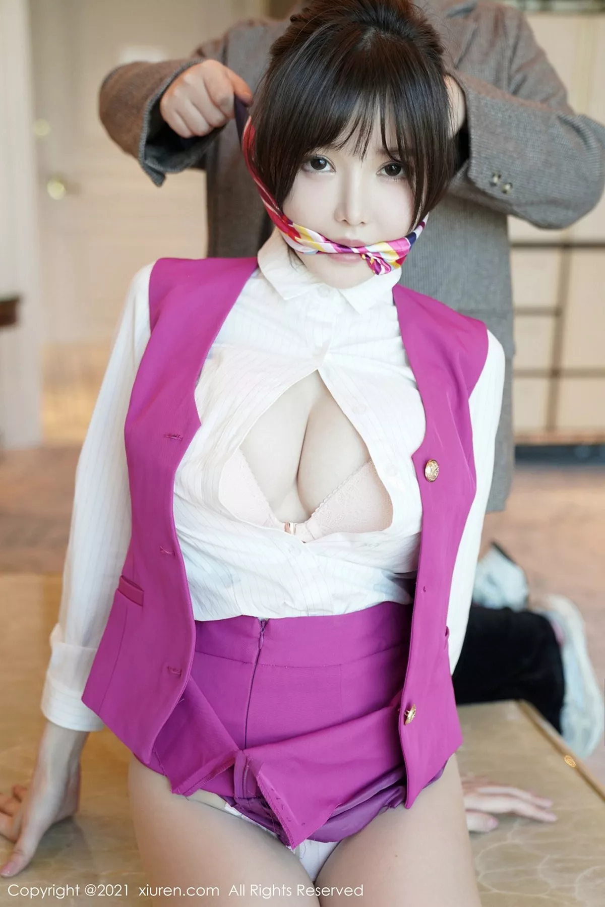 秀人集.com_[XiuRen秀人网]No.3103_女神糯美子Mini澳门旅拍粉色空乘制服下肉丝裤袜秀翘臀诱惑写真68P