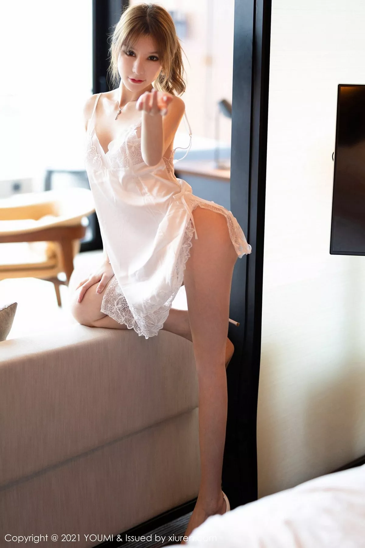 秀人集.com_[YouMi尤蜜荟]Vol.602_女神周于希Sandy厦门旅拍轻薄蕾丝睡裙秀翘臀撩人诱惑写真82P