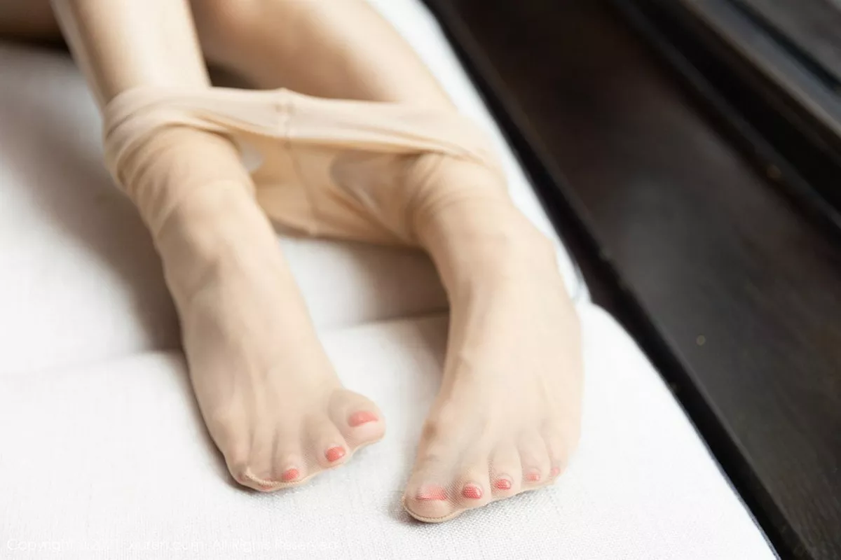 秀人集.com_[XiuRen秀人网]No.3102_嫩模徐安安杭州旅拍私房性感内衣配肉丝裤袜秀多姿身材诱惑写真47P