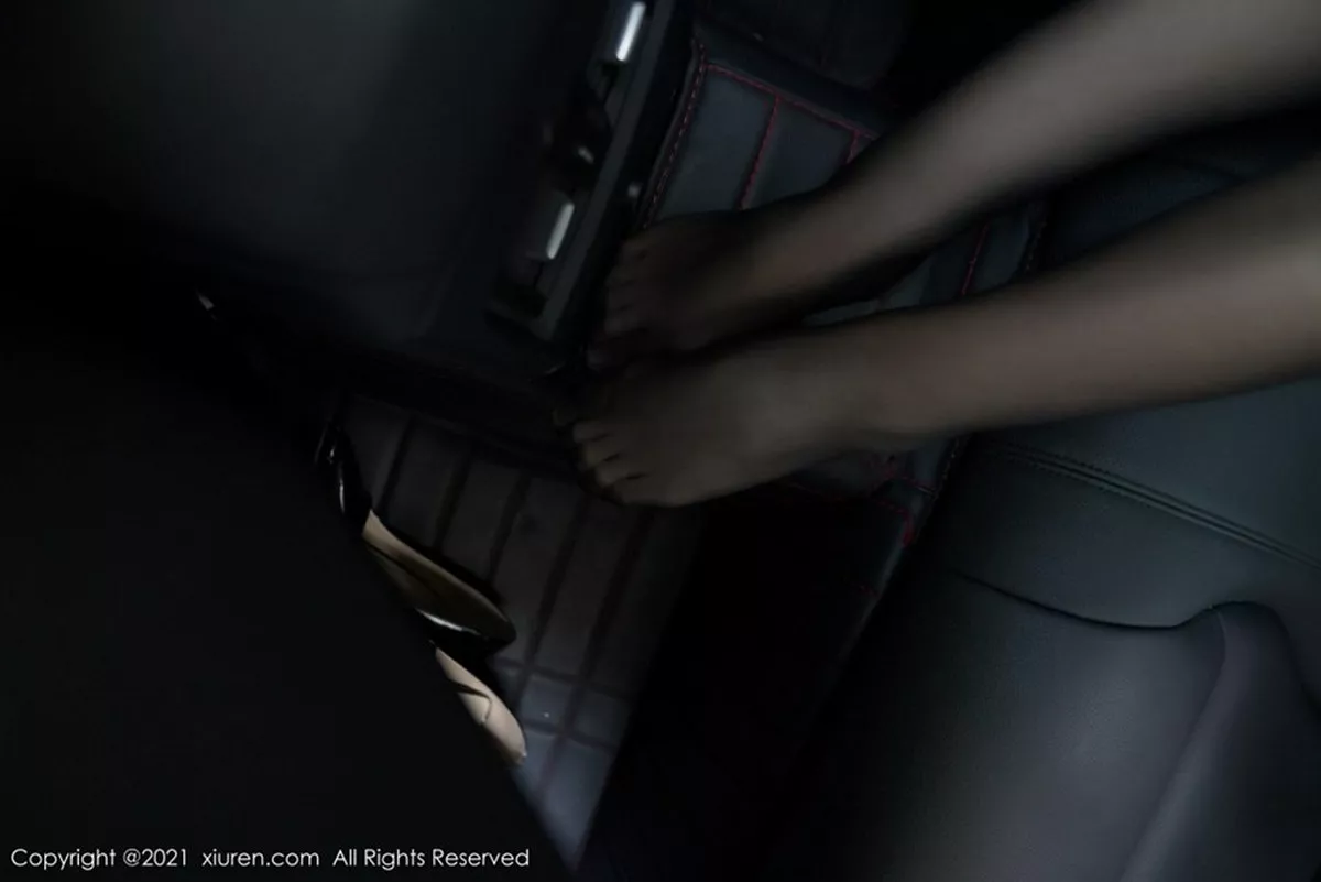 秀人集.com_[XiuRen秀人网]No.3111_嫩模美七Mia车内黑色OL主题撩裙无内黑丝裤袜秀翘臀诱惑写真97P