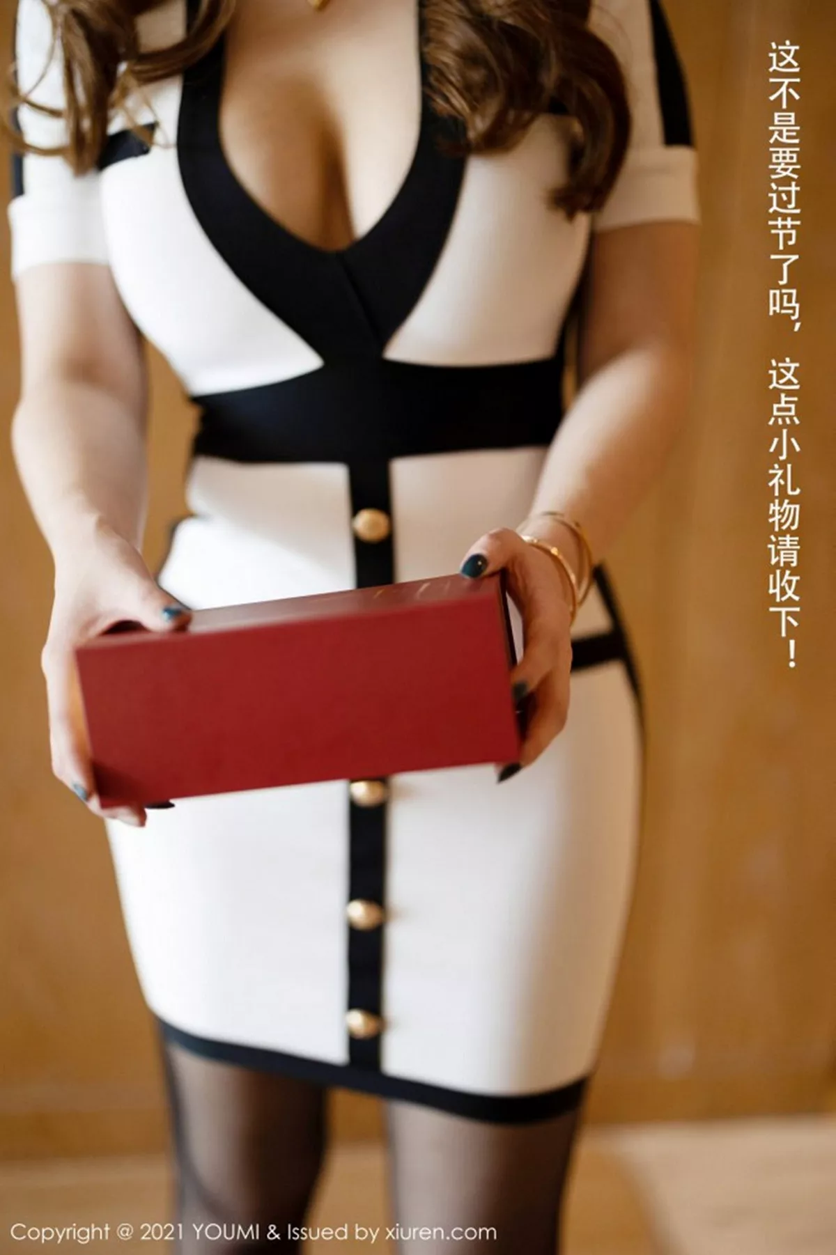 秀人集.com_[YouMi尤蜜荟]Vol.605_女神尤妮丝Egg厦门旅拍公关经理剧情主题半脱露豪乳翘臀诱惑写真112P