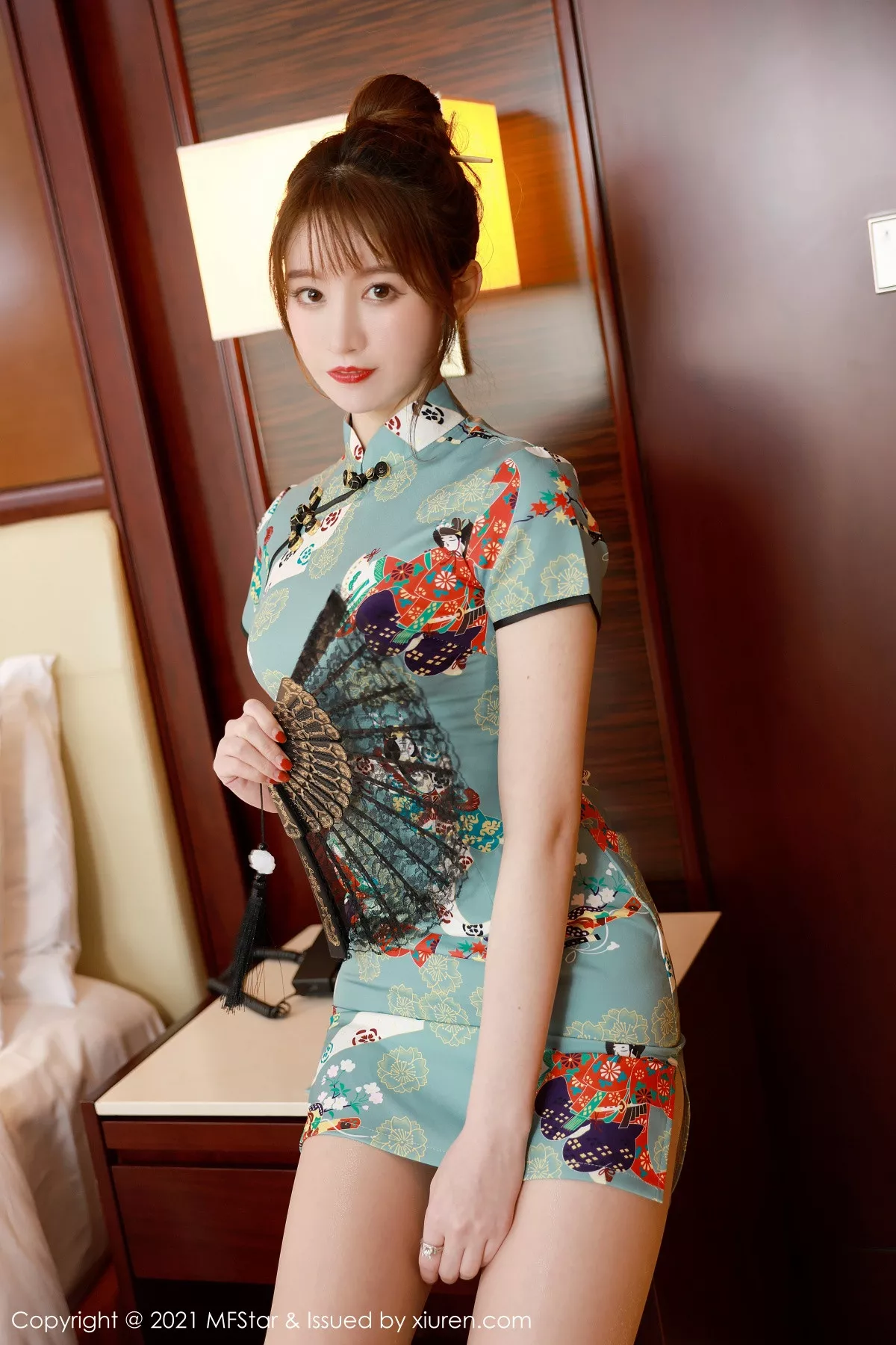 秀人集.com_[MFStar模范学院]Vol.471_嫩模yoo优优三亚旅拍私房古韵旗袍配肉丝裤袜极致魅惑写真64P