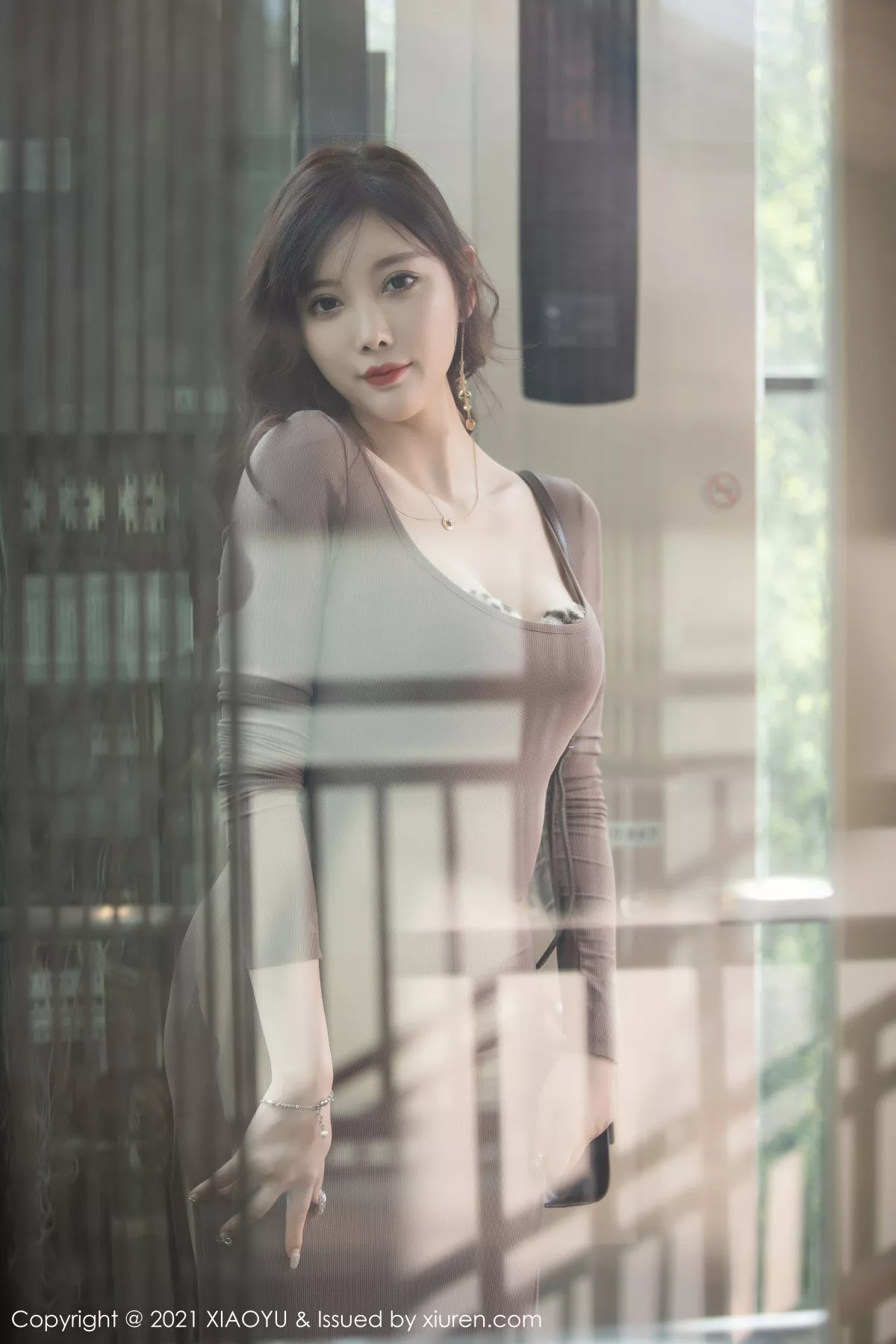 秀人集.com_[XiaoYu画语界]Vol.492_女神杨晨晨sugar西双版纳旅拍脱长裙露性感豹纹内衣诱惑写真64P