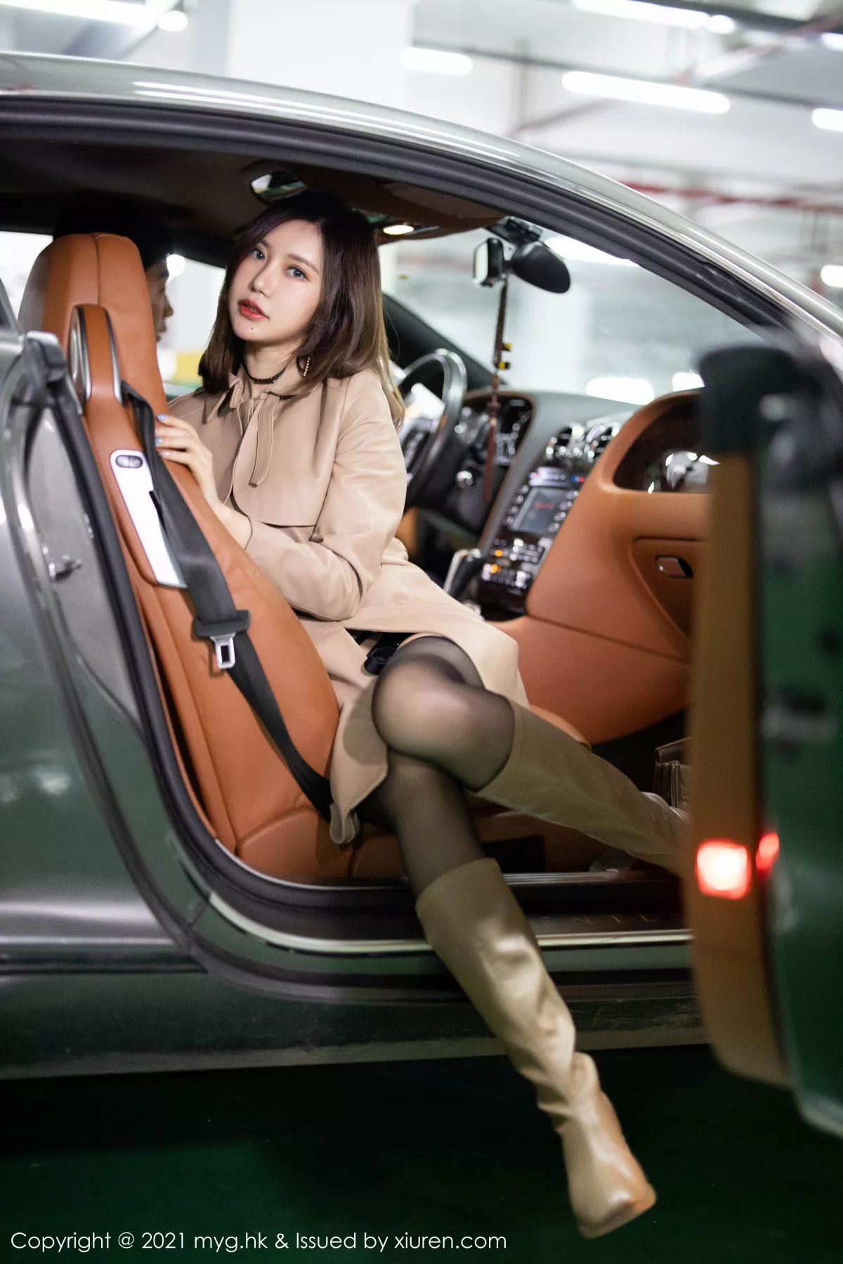 秀人集.com_[MyGirl美媛馆]Vol.500_女神绮里嘉Carina雨夜打车主题黑色内衣配黑丝吊袜诱惑写真68P