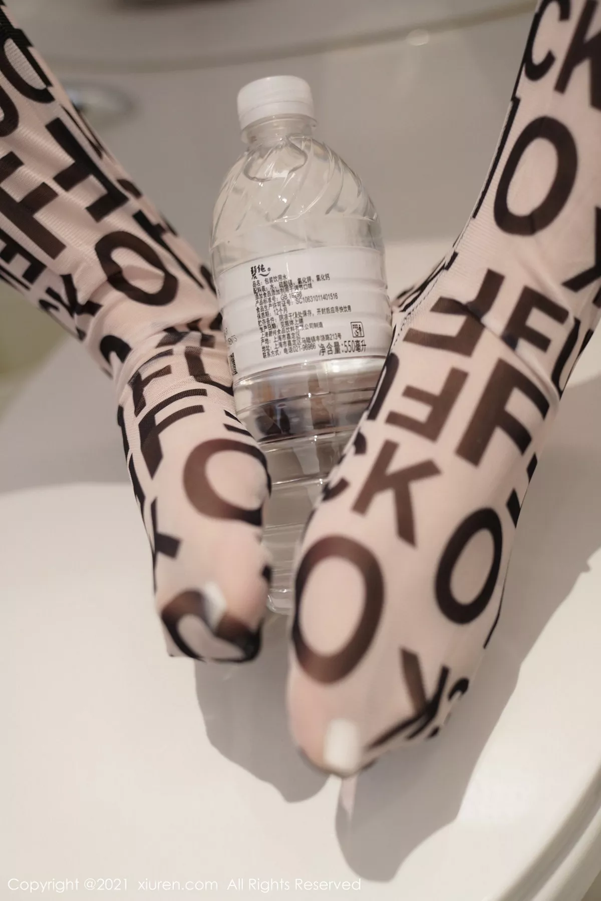 秀人集.com_[XiuRen秀人网]No.3225_女神凯竹私房性感紧身薄纱服饰半脱秀丰满身材火辣诱惑写真45P