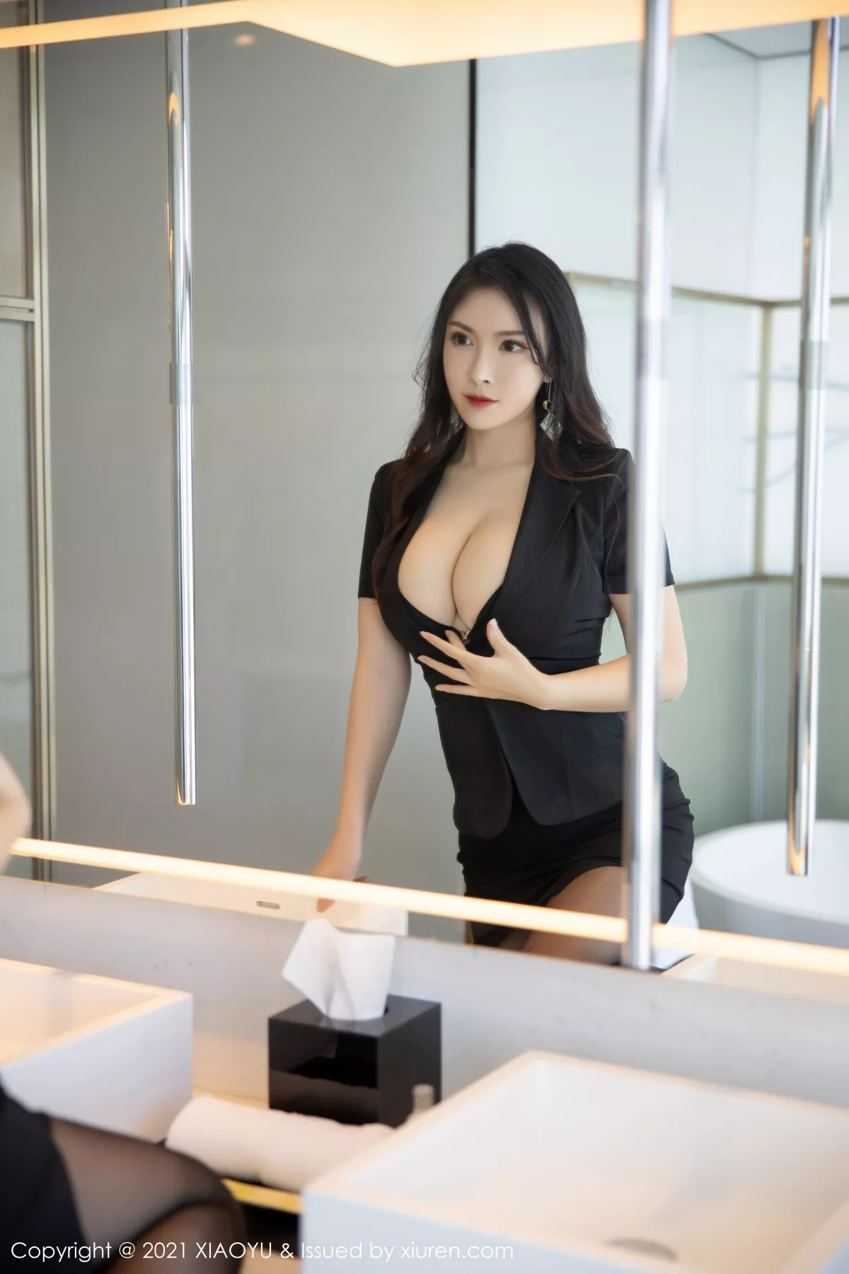 秀人集.com_[XiaoYu画语界]Vol.493_嫩模乔漫妮mina脱职业制服露无内黑丝裤袜秀火辣身材诱惑写真53P