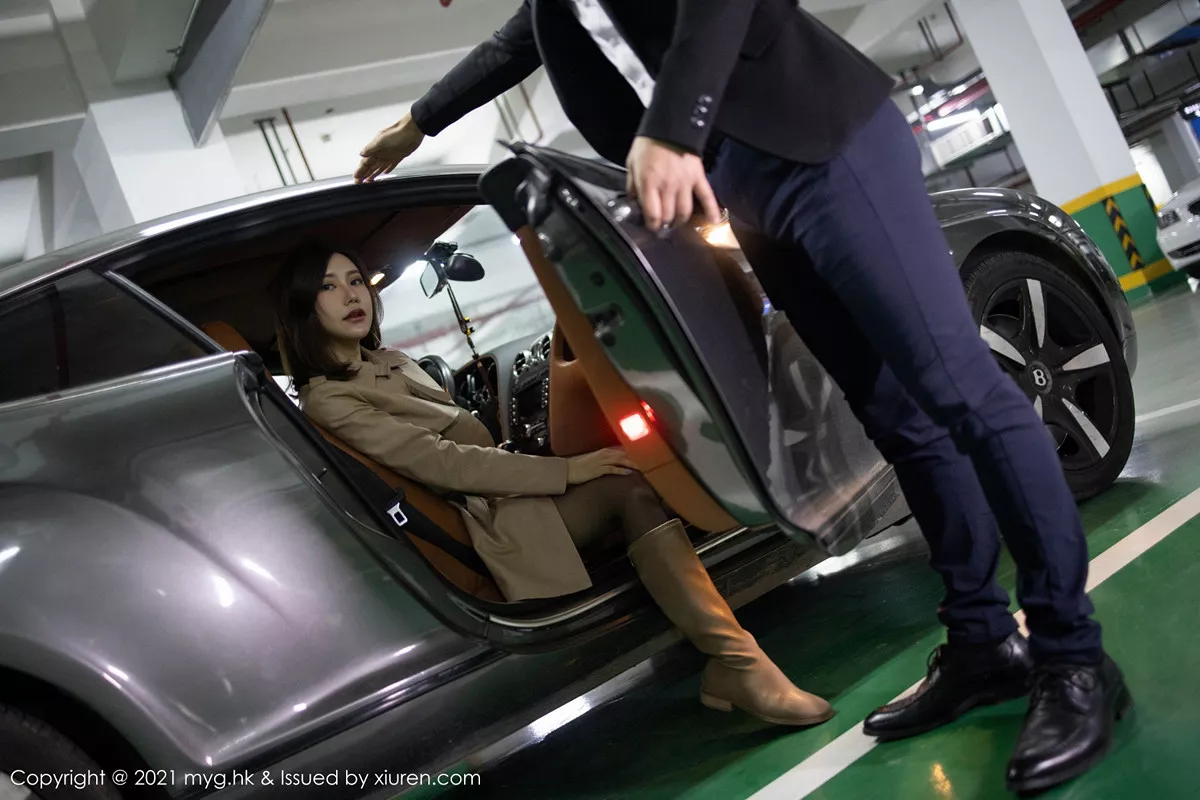 秀人集.com_[MyGirl美媛馆]Vol.500_女神绮里嘉Carina雨夜打车主题黑色内衣配黑丝吊袜诱惑写真68P