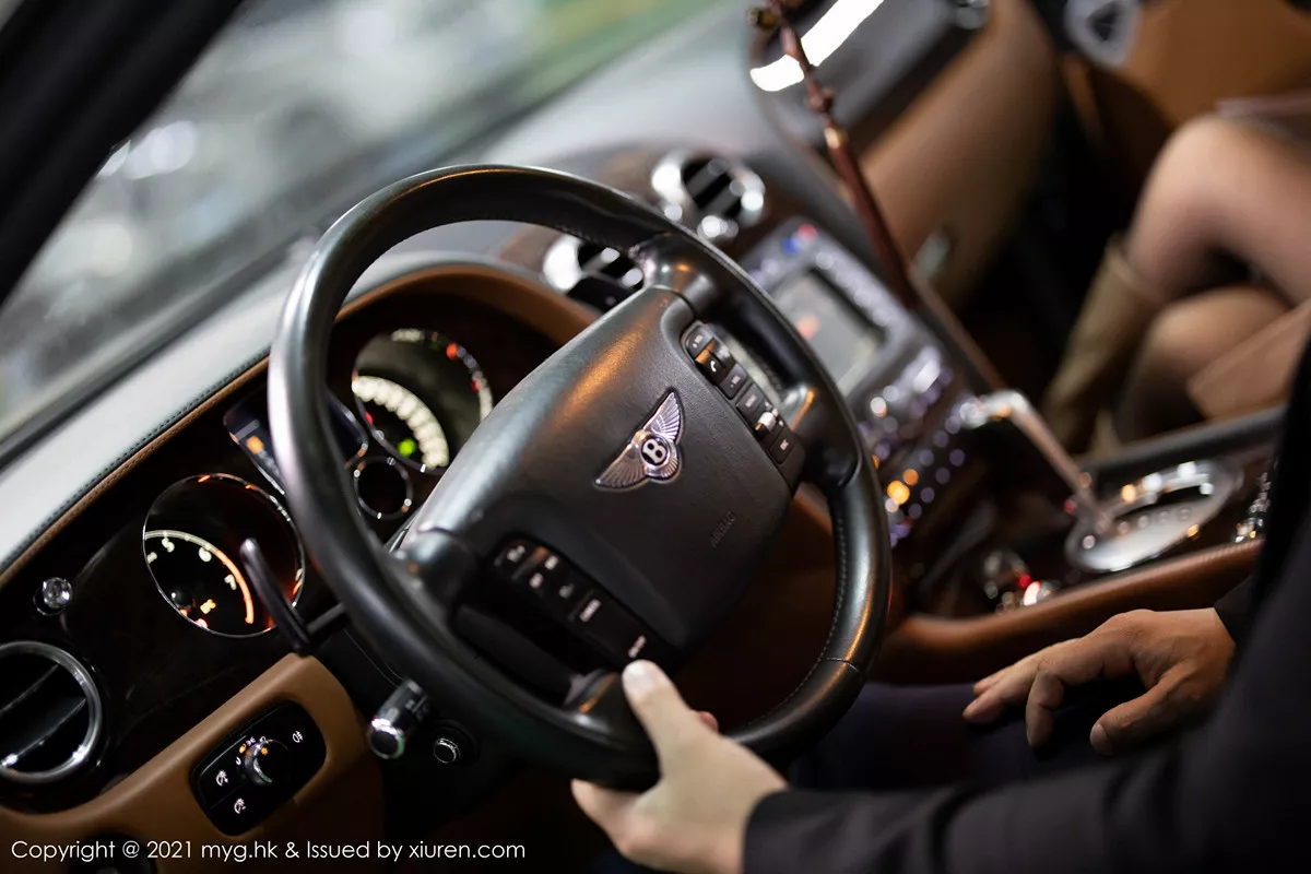 秀人集.com_[MyGirl美媛馆]Vol.500_女神绮里嘉Carina雨夜打车主题黑色内衣配黑丝吊袜诱惑写真68P