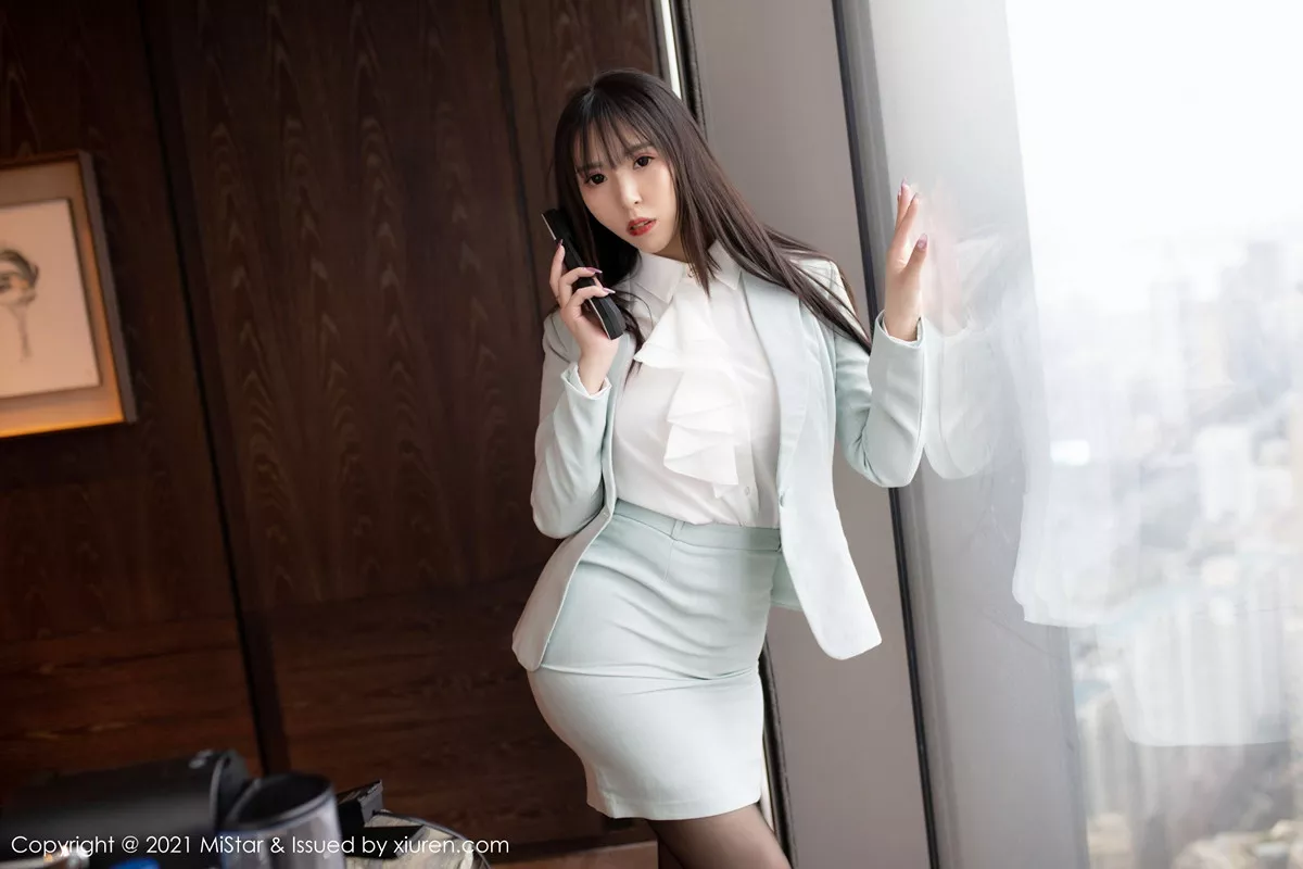 秀人集.com_[MiStar魅妍社]Vol.328_嫩模小波多职场制服黑丝OL主题半撩露无内黑丝裤袜诱惑写真46P