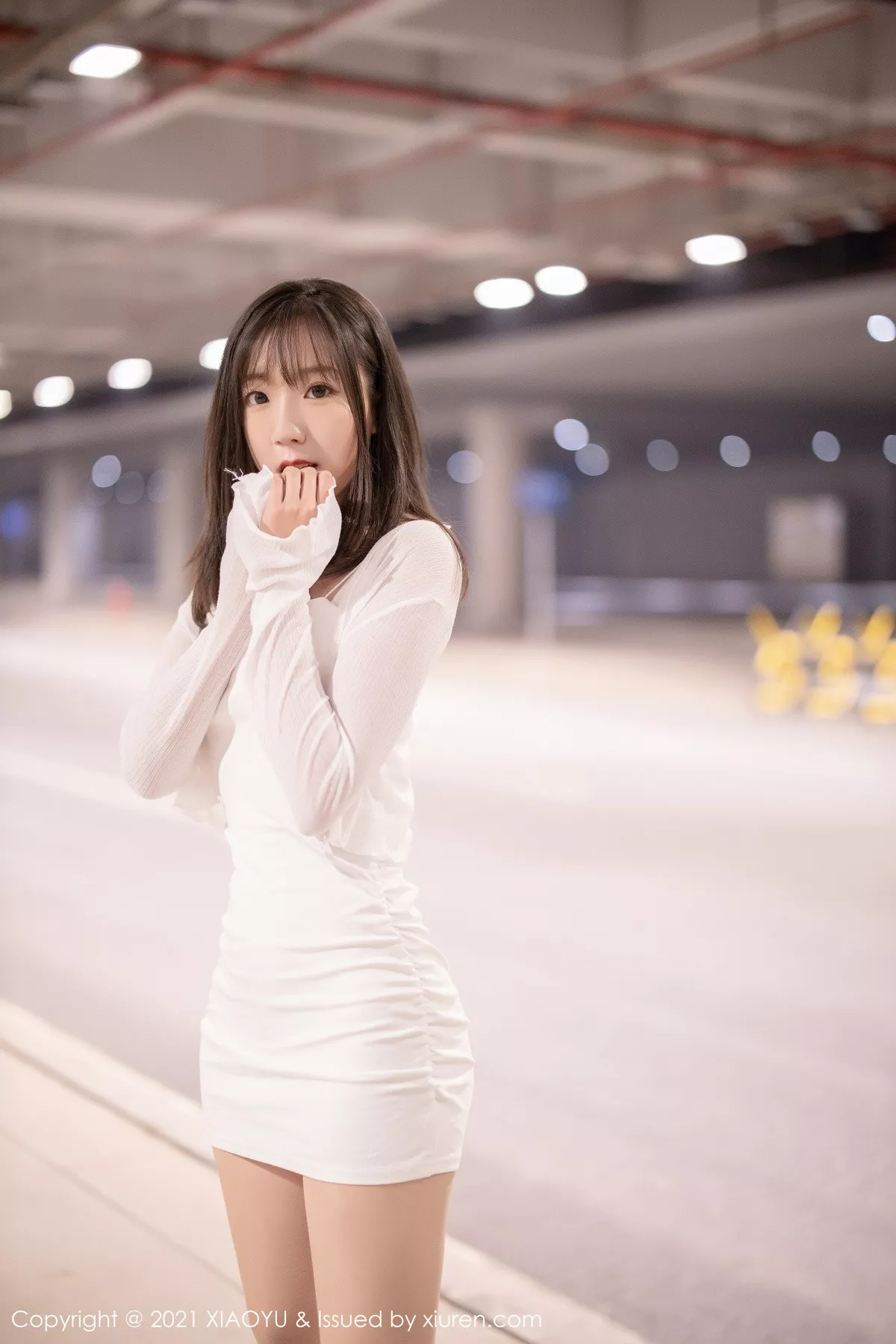 秀人集.com_[XiaoYu画语界]Vol.496_嫩模蜜桃酱o白色绸缎吊裙配无内肉丝裤袜秀翘臀屁沟诱惑写真77P