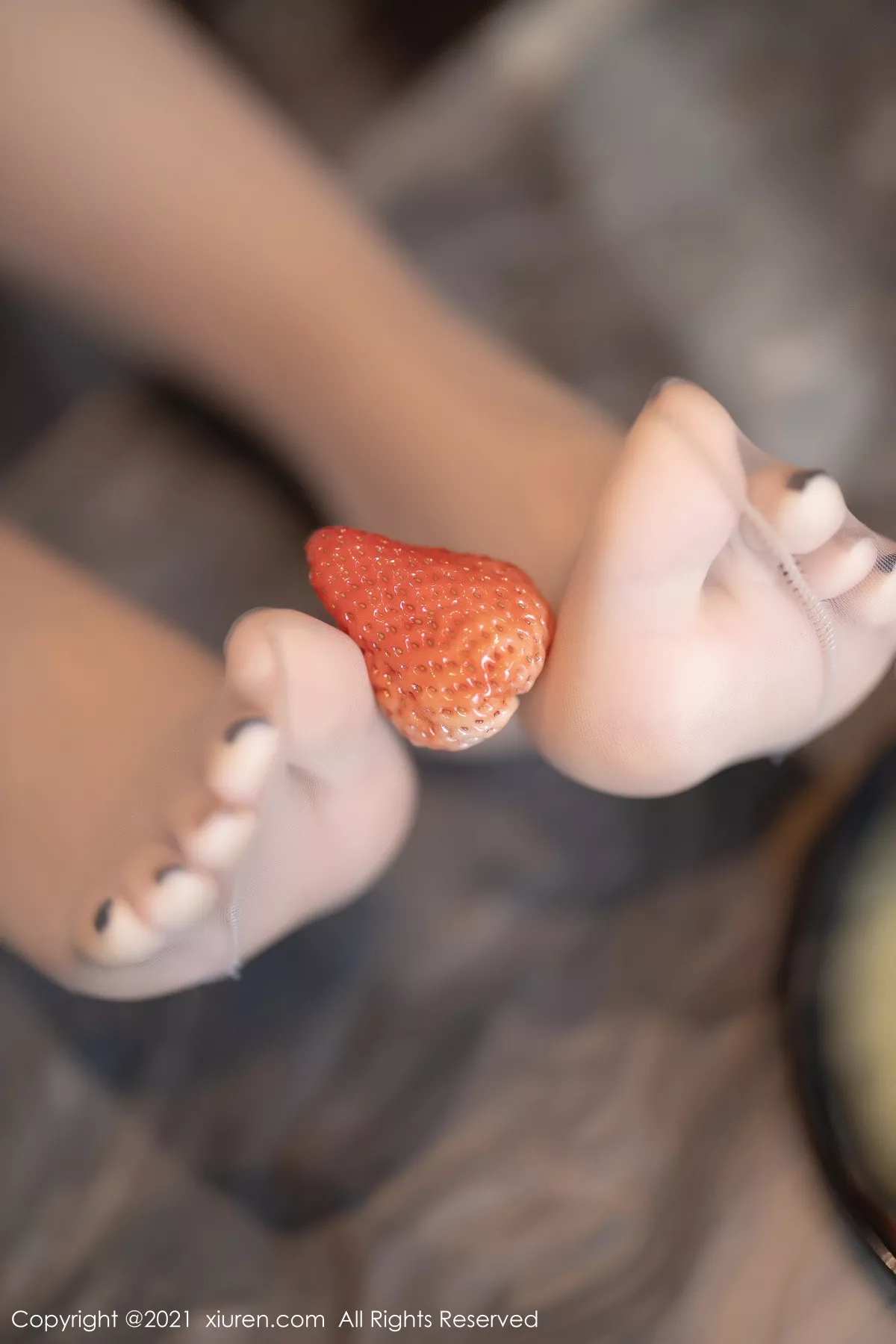 秀人集.com_[XiuRen秀人网]No.3245_女神芝芝Booty私房粉色紧身衣配肉丝裤袜秀完美身材诱惑写真77P