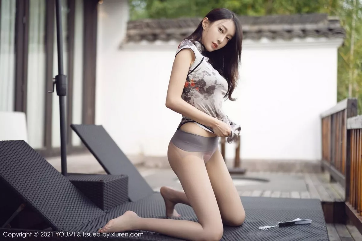 秀人集.com_[YouMi尤蜜荟]Vol.635_丽质美人玥儿玥er杭州旅拍户外古韵旗袍配肉丝裤袜诱惑写真49P