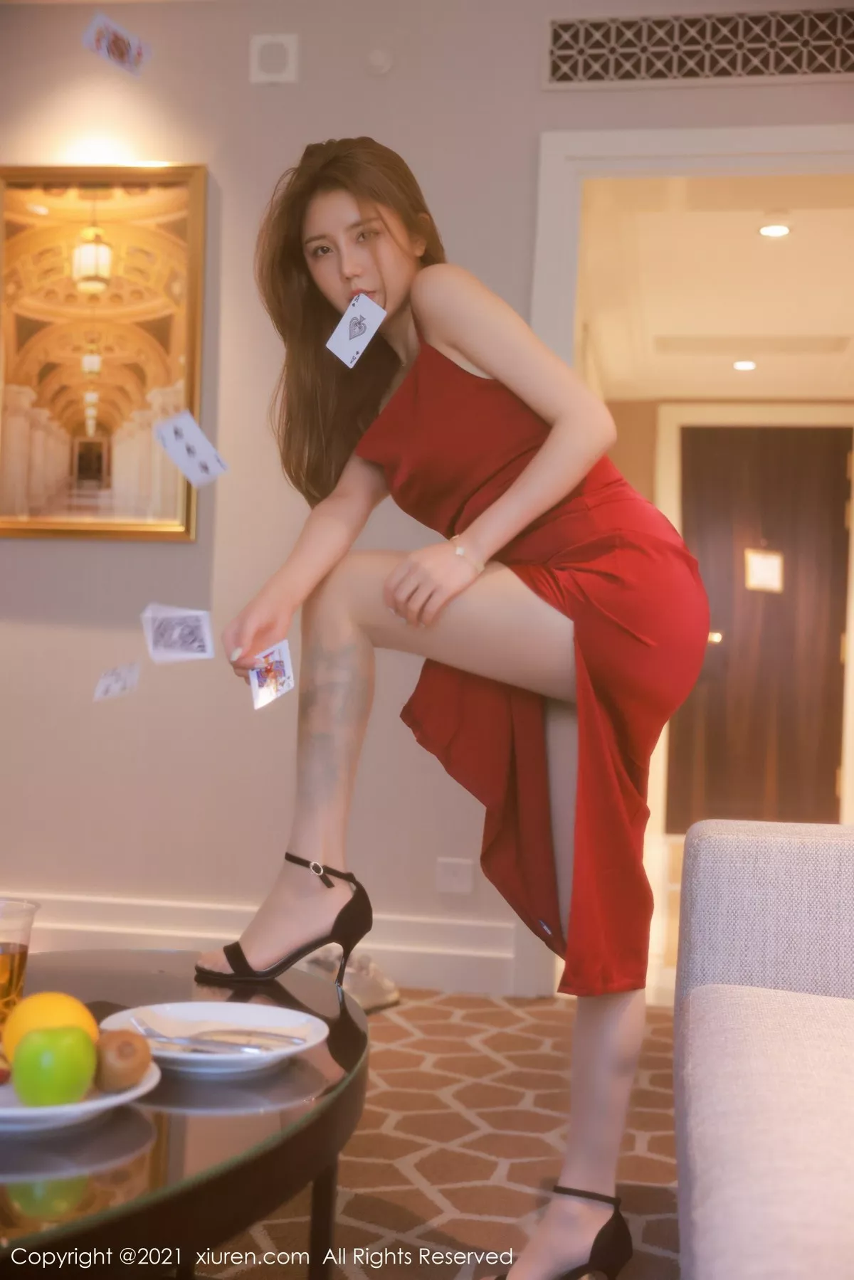 秀人集.com_[XiuRen秀人网]No.3823_模特夏西CiCi澳门旅拍猩红华丽吊裙半脱秀白嫩肌肤迷人诱惑写真50P