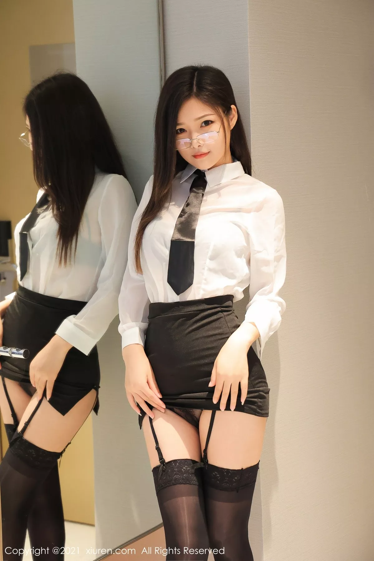 秀人集.com_[XiuRen秀人网]No.4324_模特星萌私房经典白衬衣黑短裙配黑丝吊袜秀完美身材诱惑写真49P