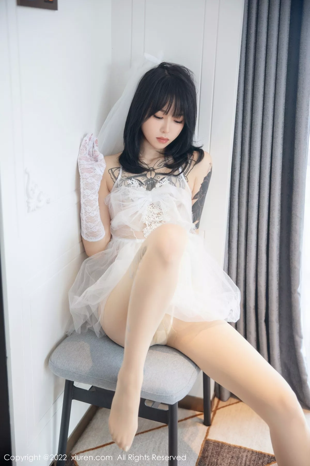 秀人集.com_[XiuRen秀人网]No.5212_模特奶瓶私房性感白色婚纱服饰配白色丝袜秀翘臀美腿诱惑写真89P