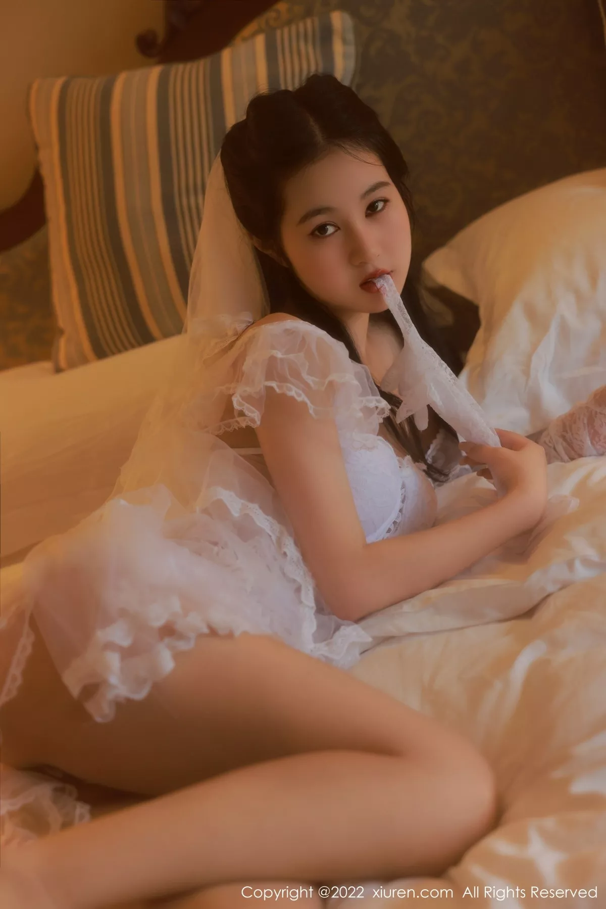 秀人集.com_[XiuRen秀人网]No.5208_模特谢晚晚澳门旅拍私房性感白色轻透婚纱秀完美身材诱惑写真62P