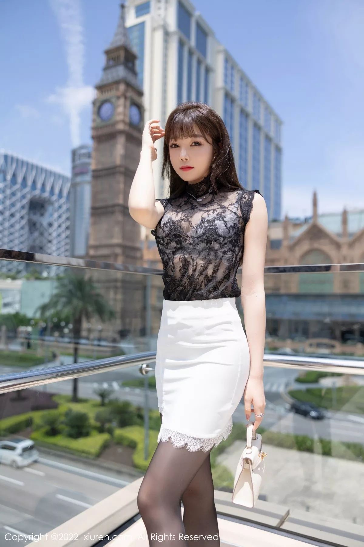 秀人集.com_[XiuRen秀人网]No.5220_女神芝芝Booty厦门旅拍私房浅灰蕾丝内衣配超薄黑丝诱惑写真100P