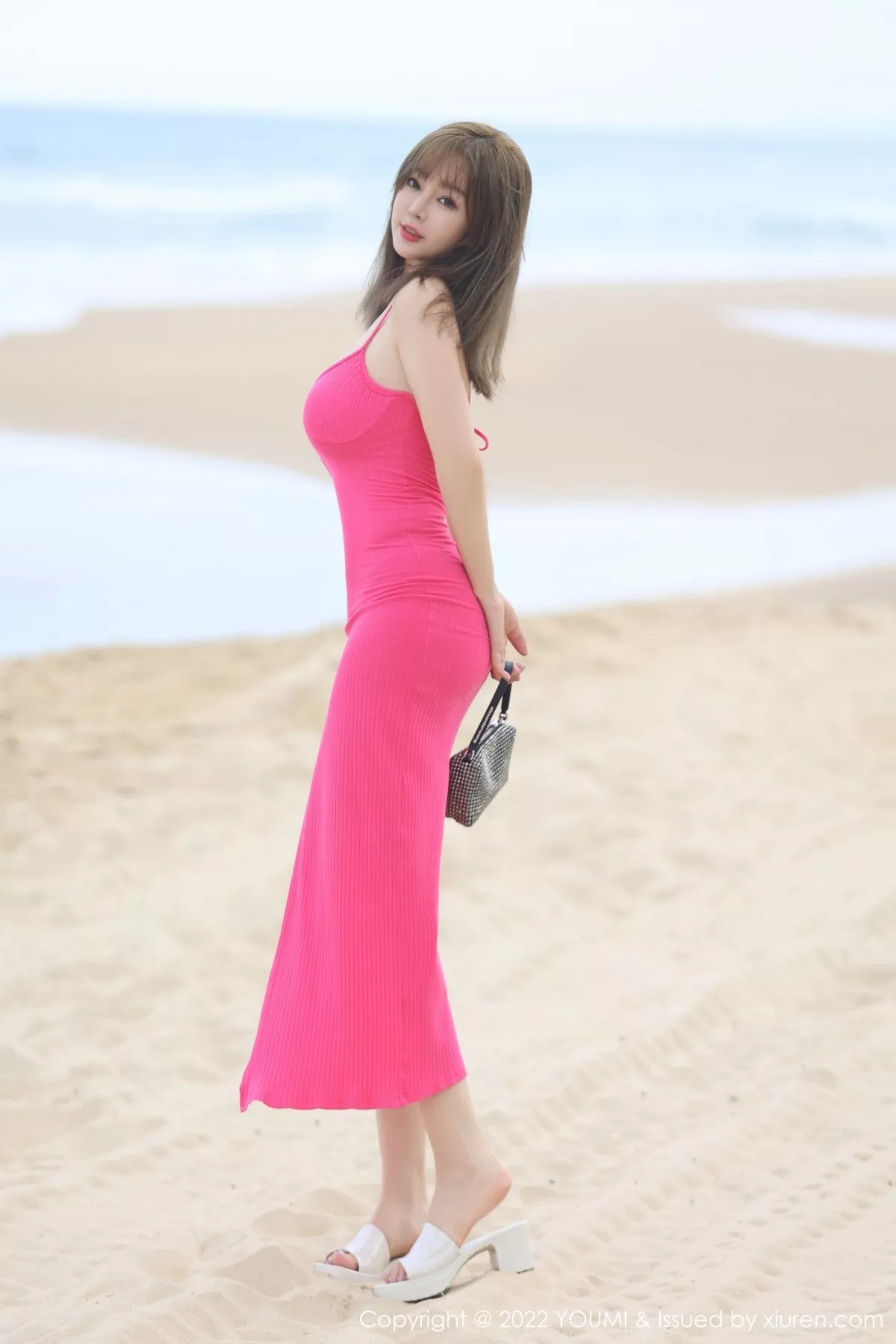 秀人集.com_[YouMi尤蜜荟]Vol.810_女神王雨纯三亚旅拍户外性感玫红吊带长裙秀完美身材诱惑写真57P