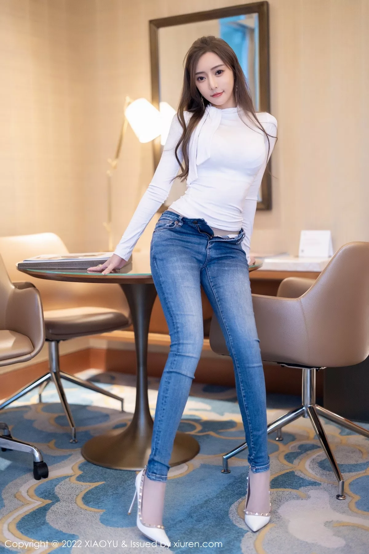 秀人集.com_[XiaoYu画语界]Vol.812_女神王馨瑶yanni白色收身上衣配牛仔裤半脱露无内肉丝诱惑写真82P