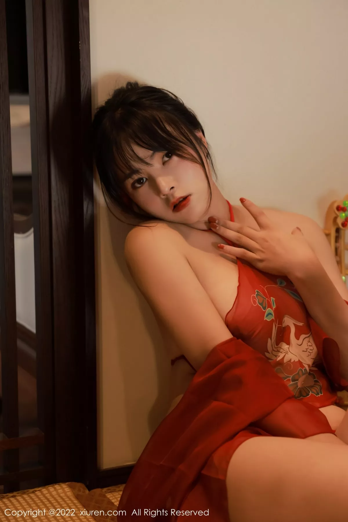 秀人集.com_[XiuRen秀人网]No.5222_模特奈沐子澳门旅拍室内场景红色轻透古装肚兜配丁字裤诱惑写真47P