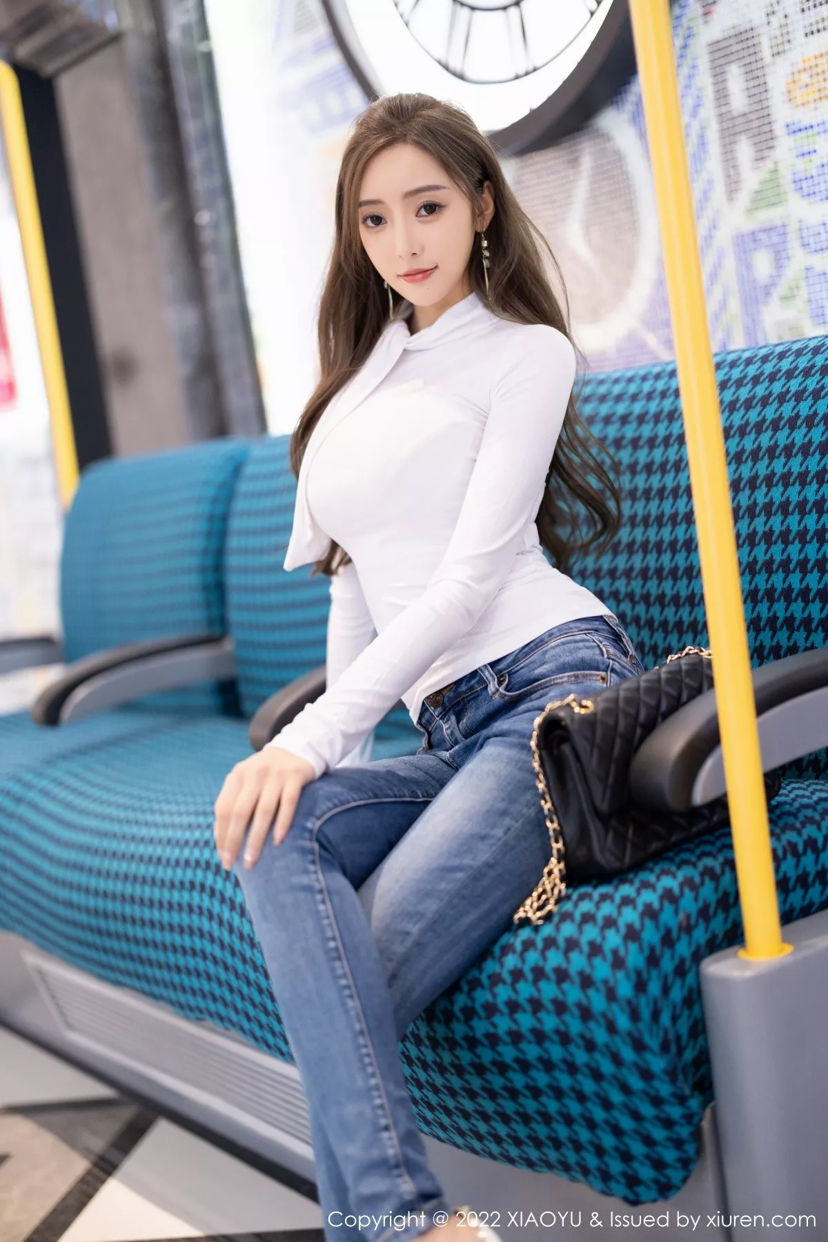 秀人集.com_[XiaoYu画语界]Vol.812_女神王馨瑶yanni白色收身上衣配牛仔裤半脱露无内肉丝诱惑写真82P