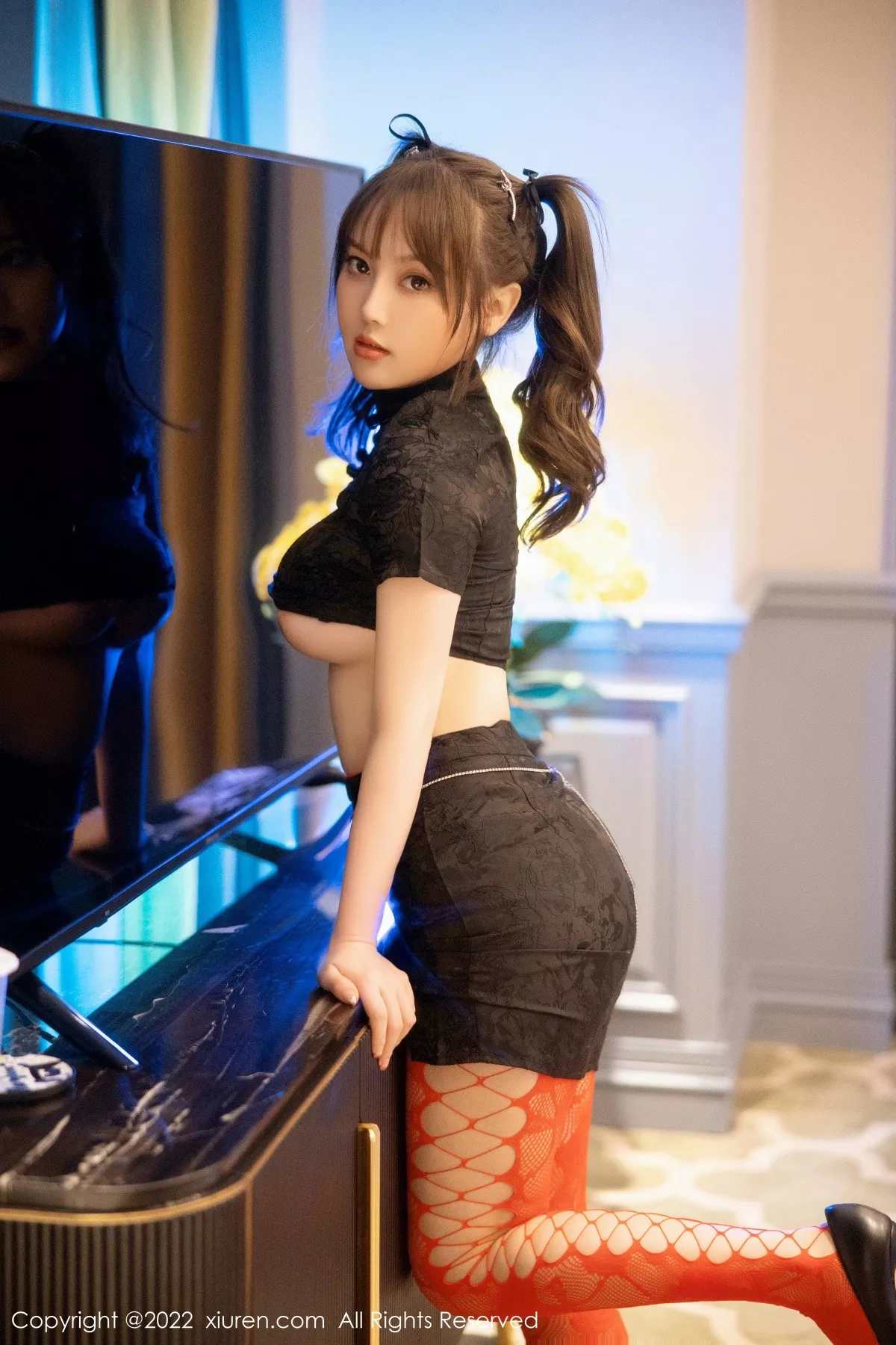 秀人集.com_[XiuRen秀人网]No.5225_模特豆瓣酱黑色短旗袍半脱露红色网格丝袜秀丰满身材诱惑写真74P