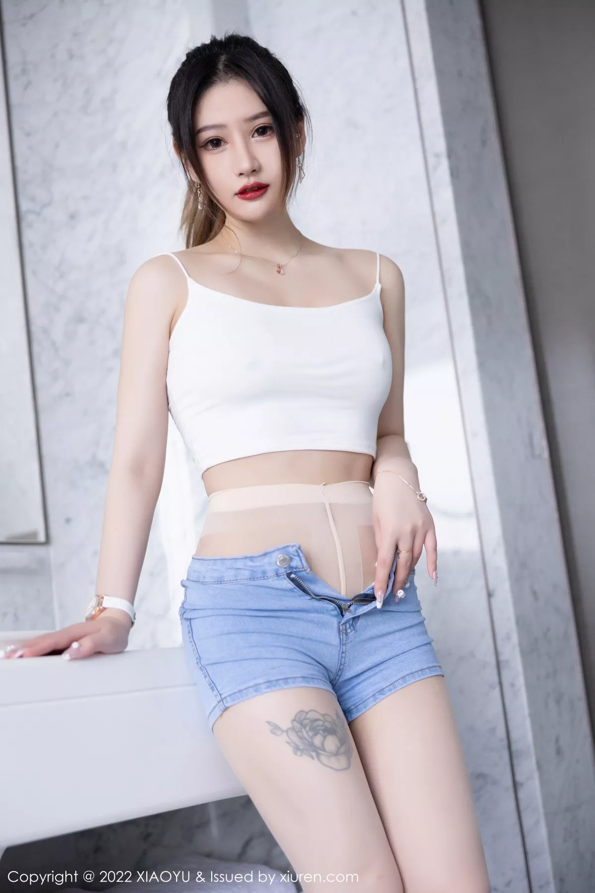 秀人集.com_[XiaoYu画语界]Vol.813_模特张欣欣私房浴室白色轻透吊带配超薄无内肉丝撩人诱惑写真73P