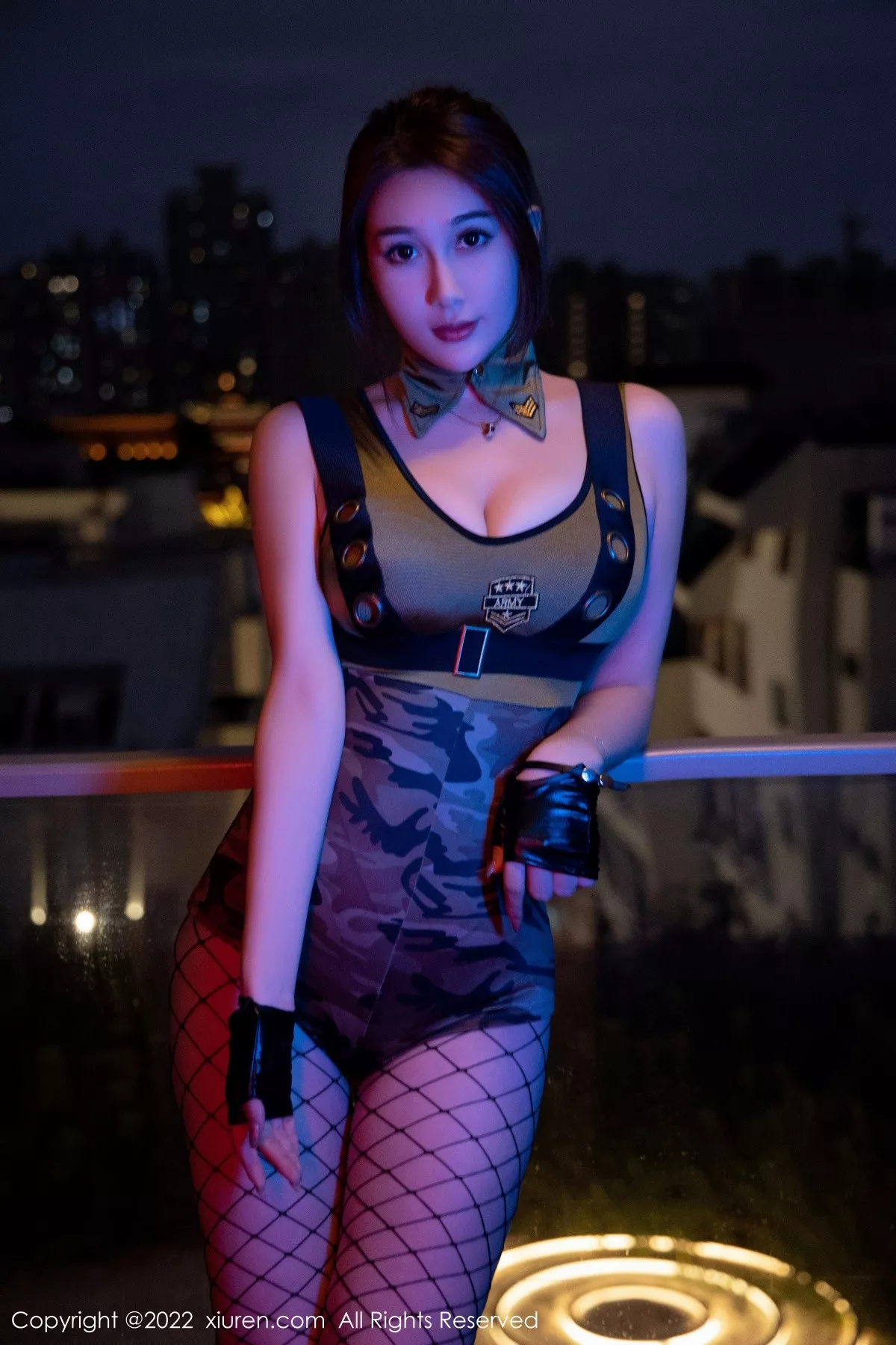 秀人集.com_[XiuRen秀人网]No.5234_模特宥利性感短款连体迷彩服饰配黑丝网袜秀完美身材诱惑写真53P