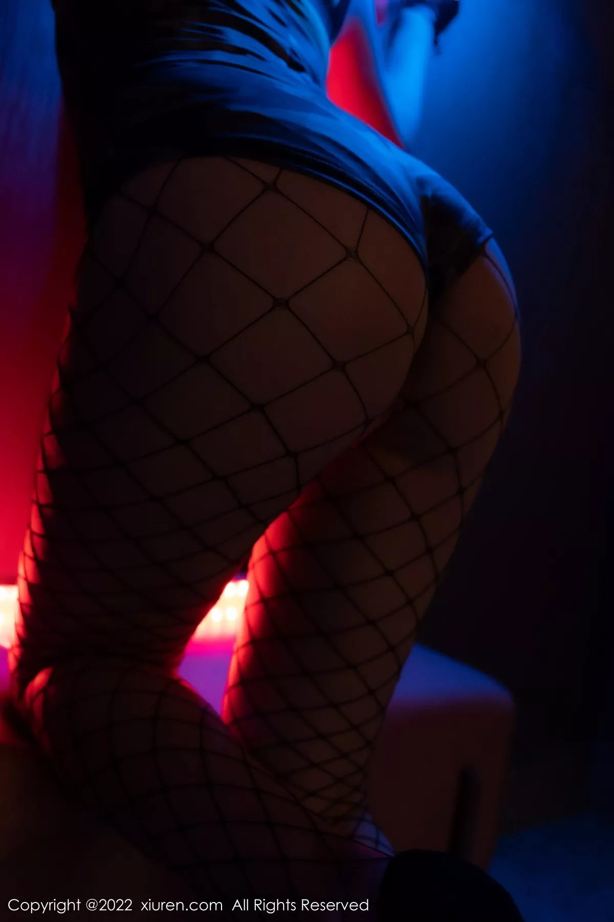 秀人集.com_[XiuRen秀人网]No.5234_模特宥利性感短款连体迷彩服饰配黑丝网袜秀完美身材诱惑写真53P