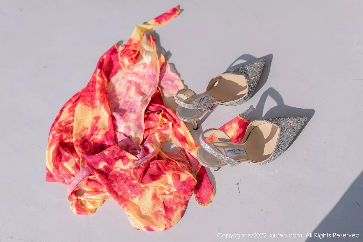 秀人集.com_[XiuRen秀人网]No.5249_模特小海臀Rena大理旅拍户外两套性感服饰秀丰满身材诱惑写真60P