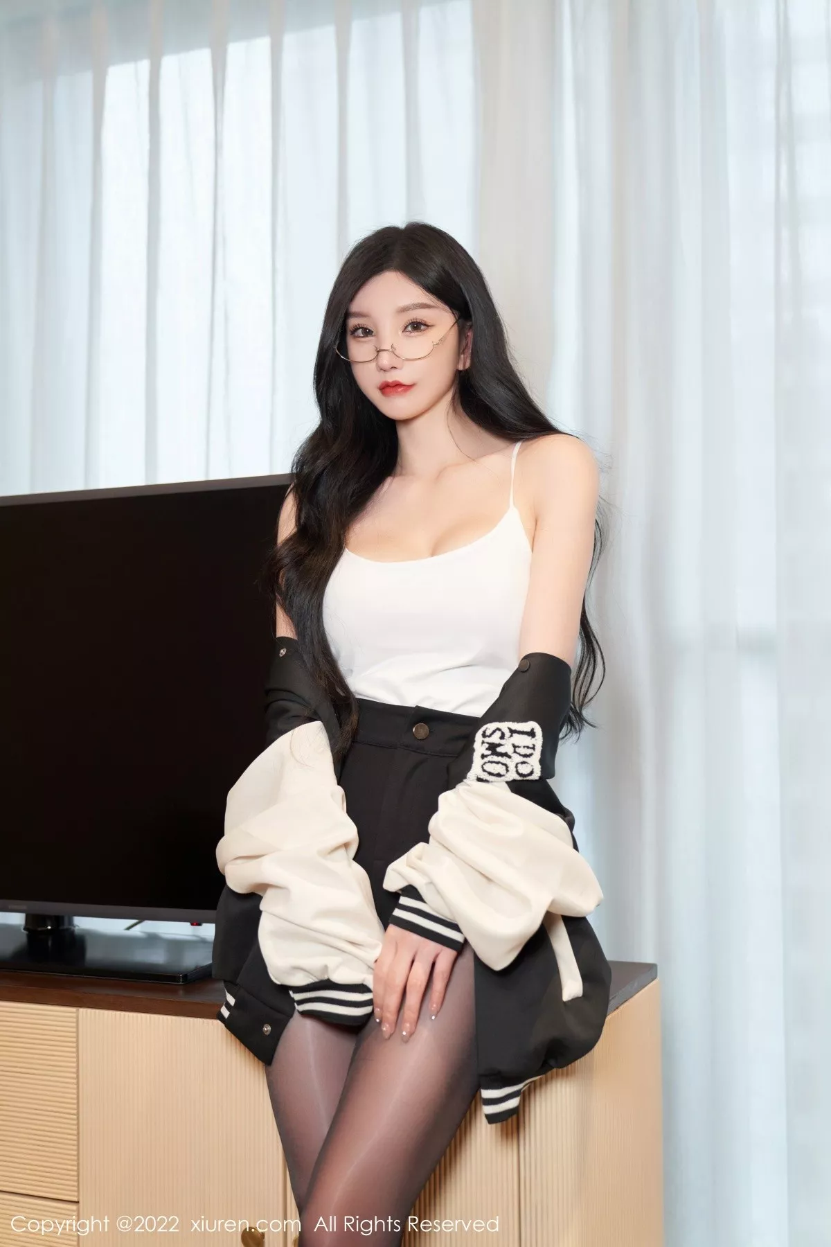 秀人集.com_[XiuRen秀人网]No.5253_女神周于希Sally心愿旅拍白色低胸吊带配无内黑丝极致魅惑写真69P