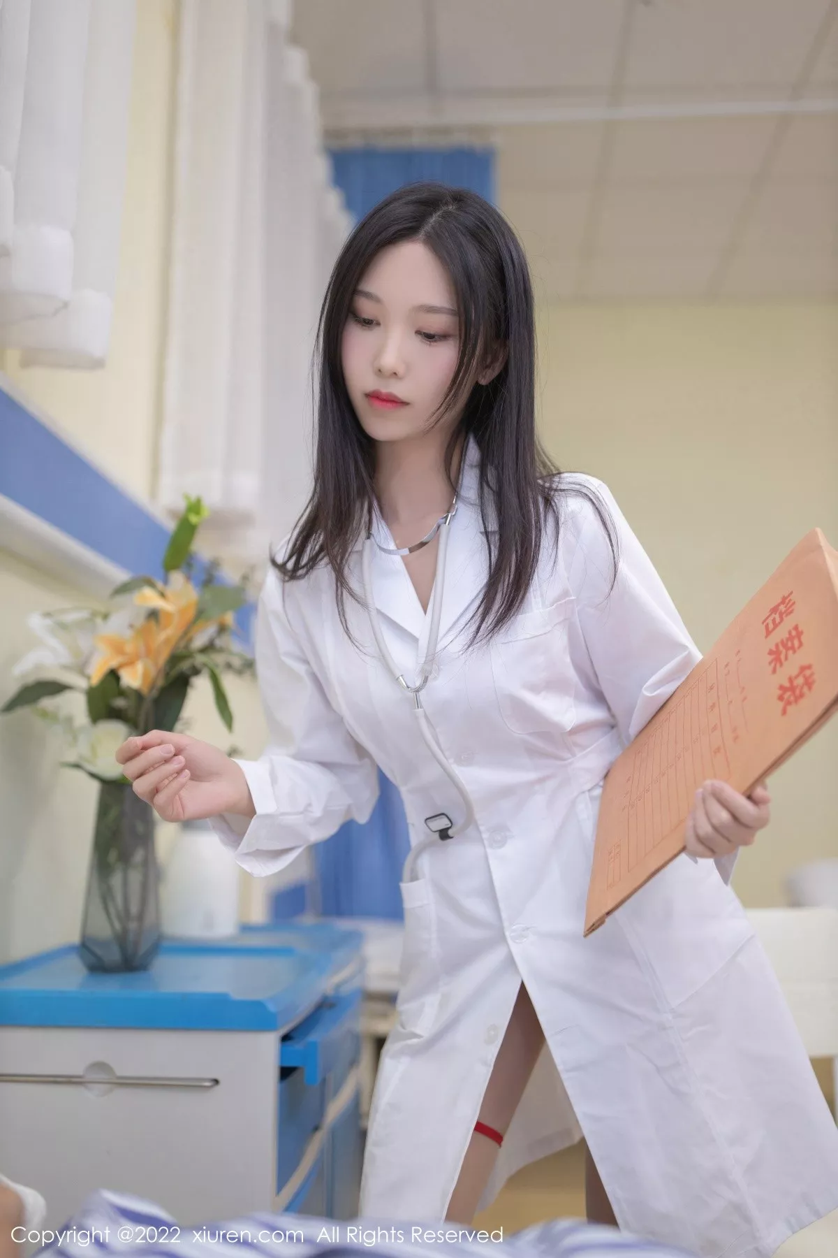 秀人集.com_[XiuRen秀人网]No.5267_模特利世脱性感白色护士服露暗红色蕾丝内衣超薄肉丝诱惑写真74P